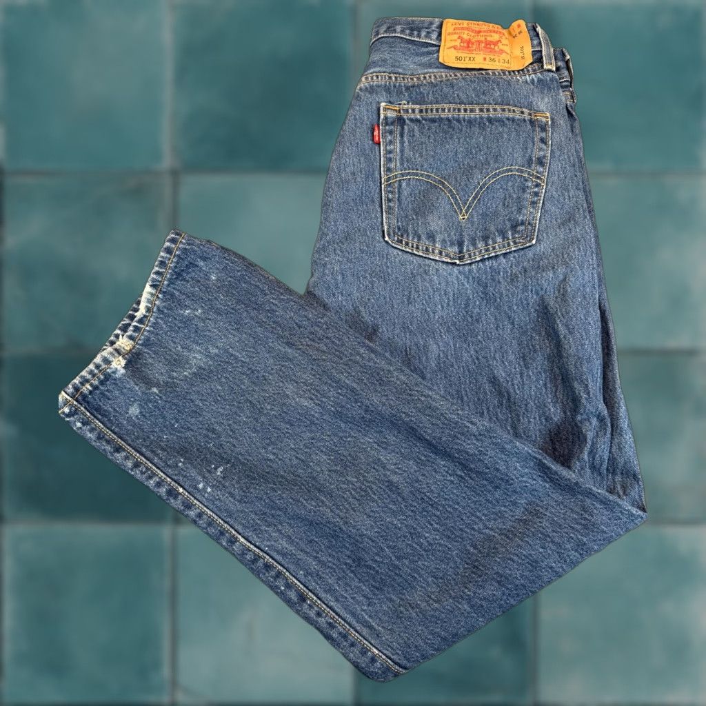 VINTAGE Levi's 501 Jeans Mens 32x30 Blue Denim Straight Button Fly Distressed 501XX Leather Patch 2003 5-Pocket Mens