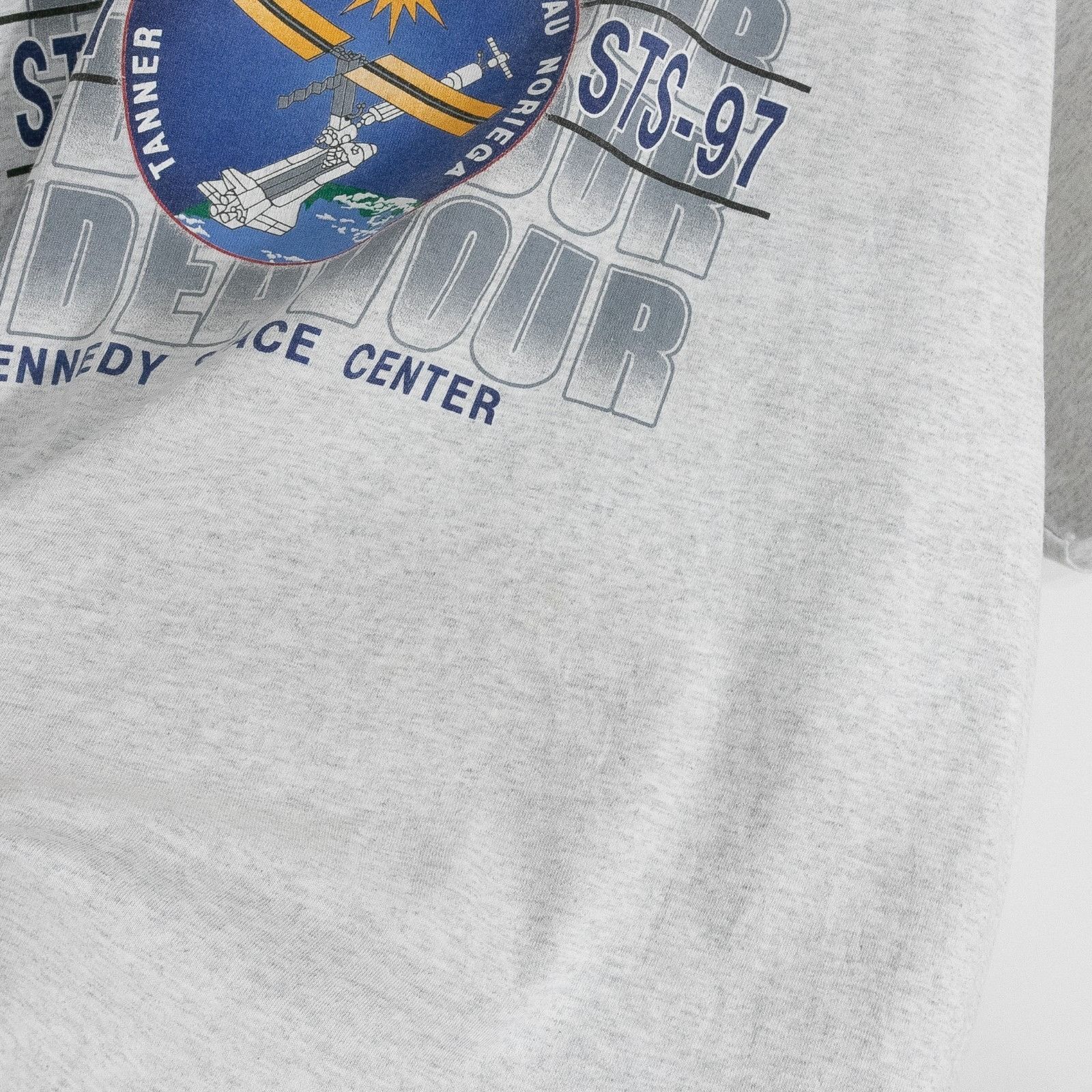 Vintage Vintage 90s STS 97 Kennedy Space Center T Shirt Mens XL Size US XL / EU 56 / 4 - 6 Thumbnail