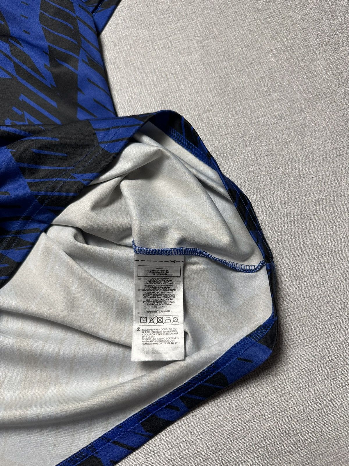 Adidas Adidas Argentina 2022 WC Prematch Kit Size US L / EU 52-54 / 3 - 8 Thumbnail