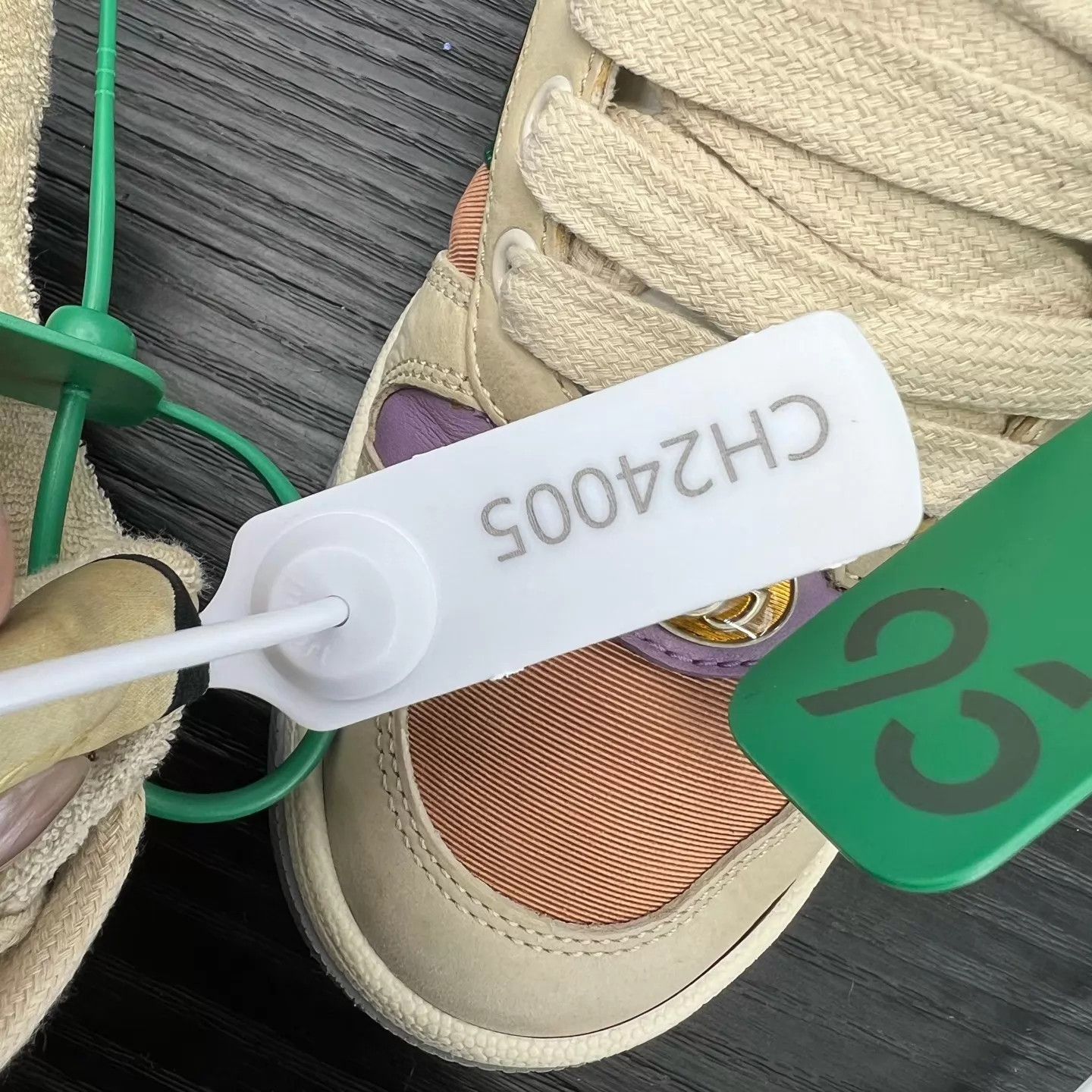 Gucci Gucci Distressed Sneakers White/Gray/Pink 35.5 99New Size US 5 / IT 35 - 9 Thumbnail