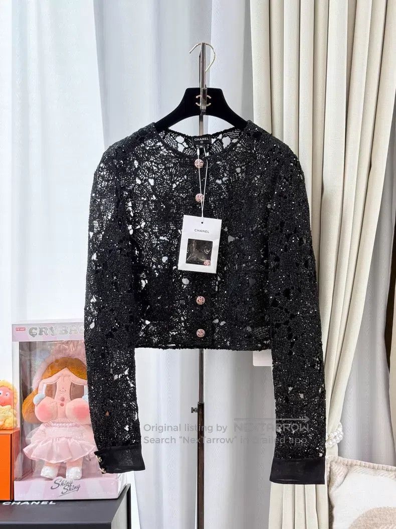 Chanel Chanel Black flower glazed buckle hollow camellia long-sle Size XS / US 0-2 / IT 36-38 - 1 Thumbnail