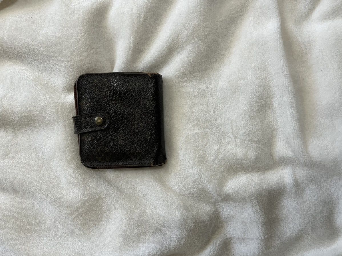 Louis Vuitton Louis Vuitton Wallet Size ONE SIZE - 1 Thumbnail