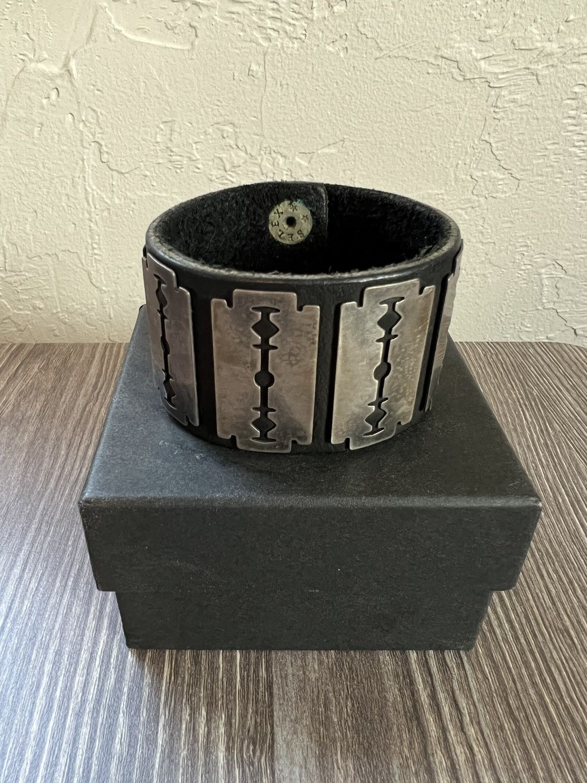 Pre-owned Undercover Aw05 Arts & Crafts Razor Blade Bracelet In