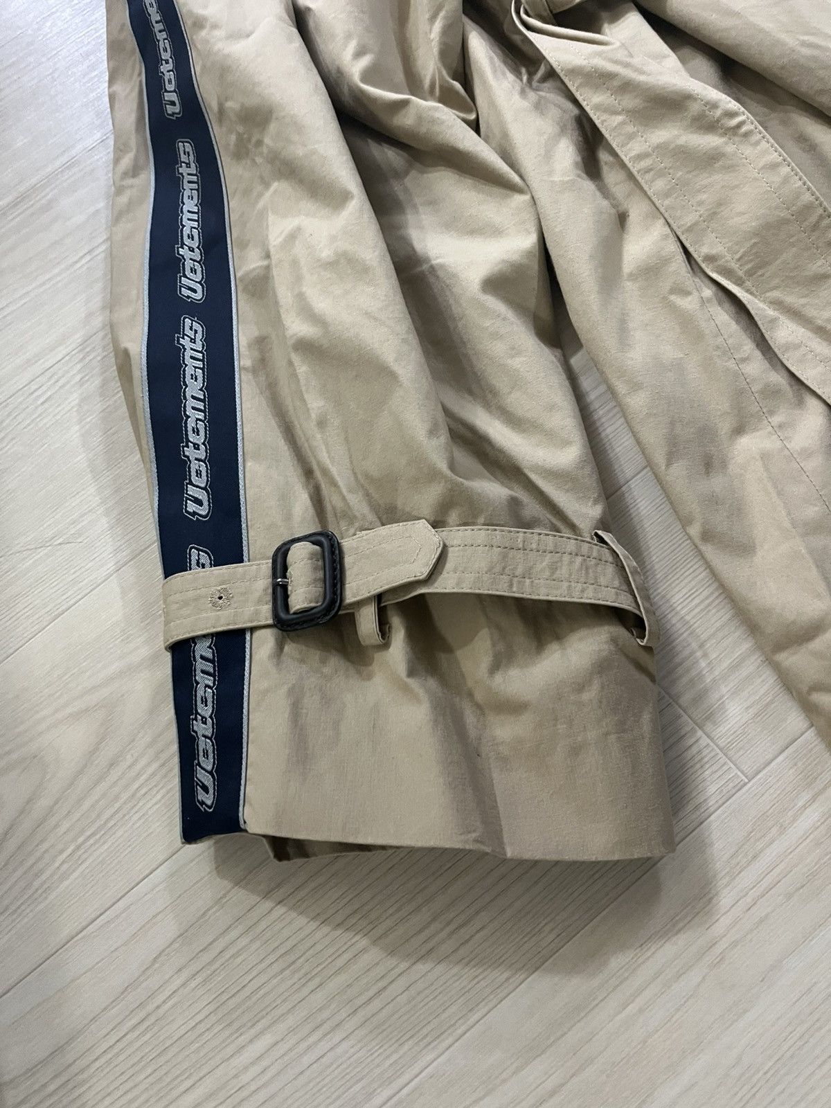 Vetements S Vetements back logo Tape logo oversized trench coat Size US S / EU 44-46 / 1 - 8 Thumbnail