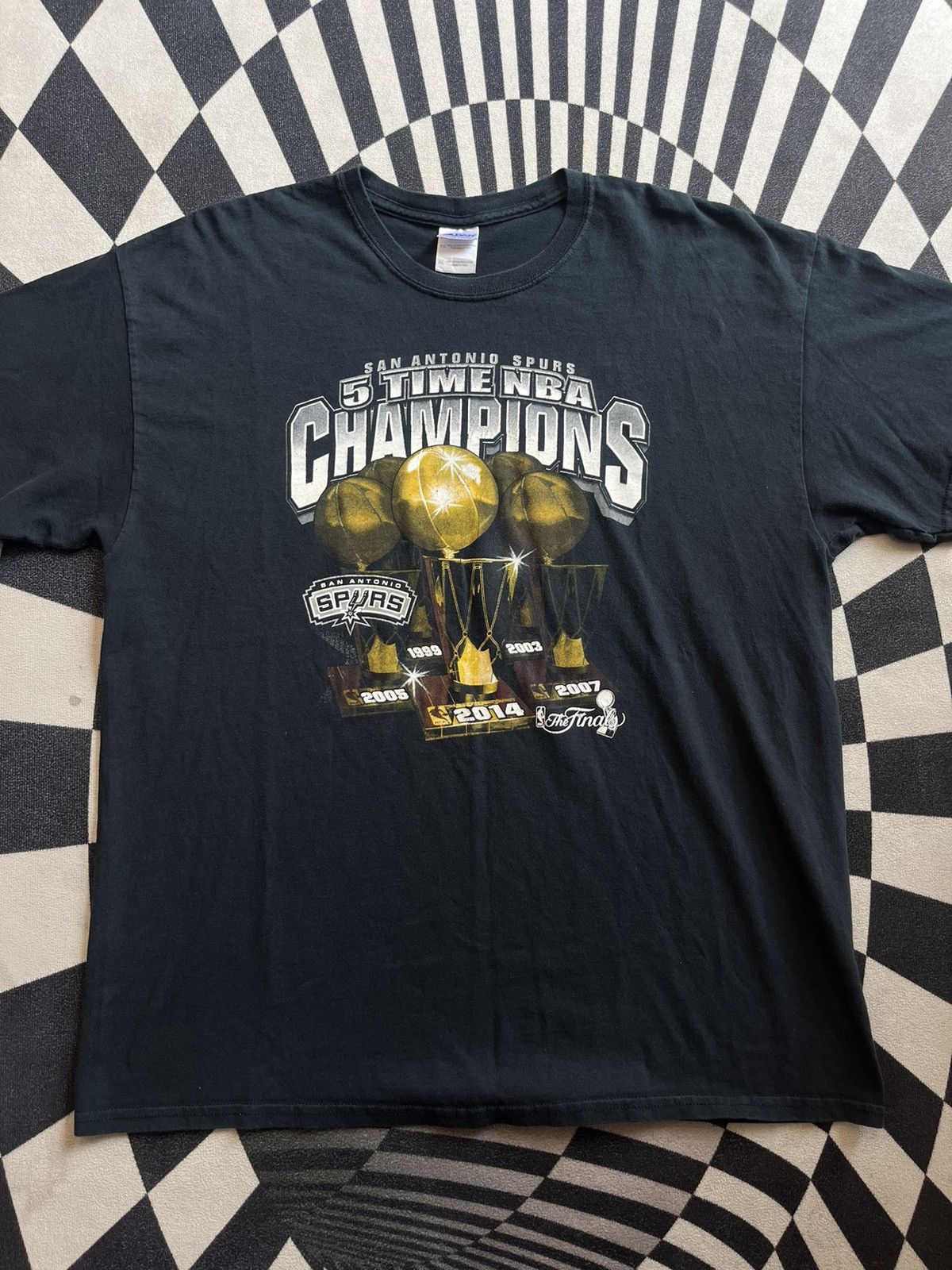 NBA San Antonio Spurs CHAMPIONS 99’s-2014’s Trophy Tshirt Size US XL / EU 56 / 4 - 3 Thumbnail
