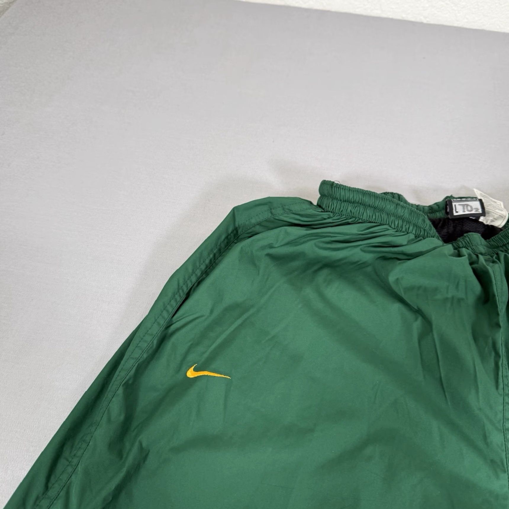 Nike VINTAGE Nike Pants Mens Large Track Windbreaker Green Bay Packers NFL Lined Y2K Size US 33 - 3 Thumbnail