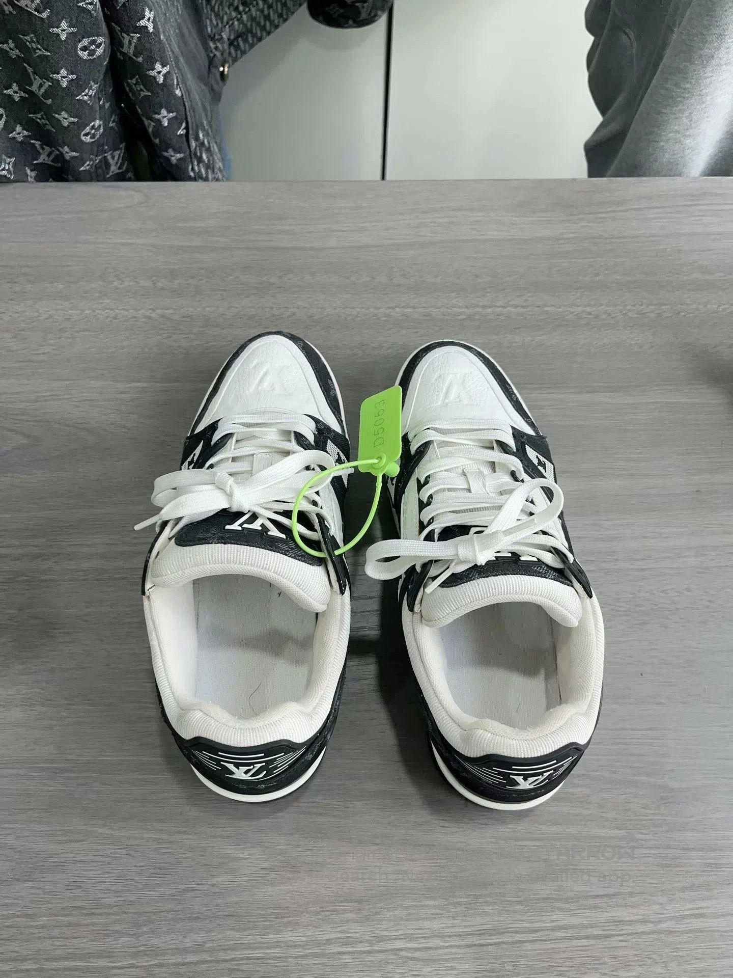 Louis Vuitton Louis Vuitton LV Trainer Black and White Sneakers. Size US 8 / EU 41 - 4 Thumbnail
