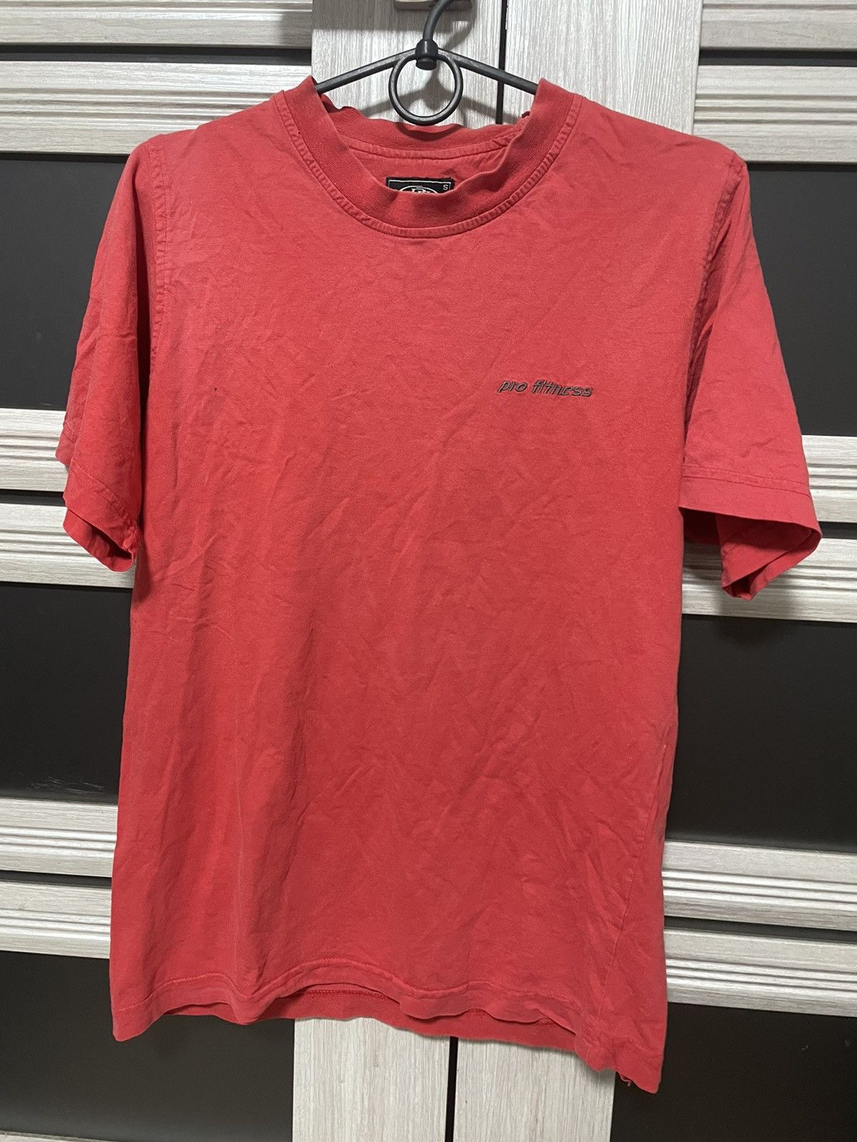 Vintage 90s Mad Dog Gym Tee Red Vintage Rap Style Graphic T-Shirt Size US S / EU 44-46 / 1 - 2 Thumbnail