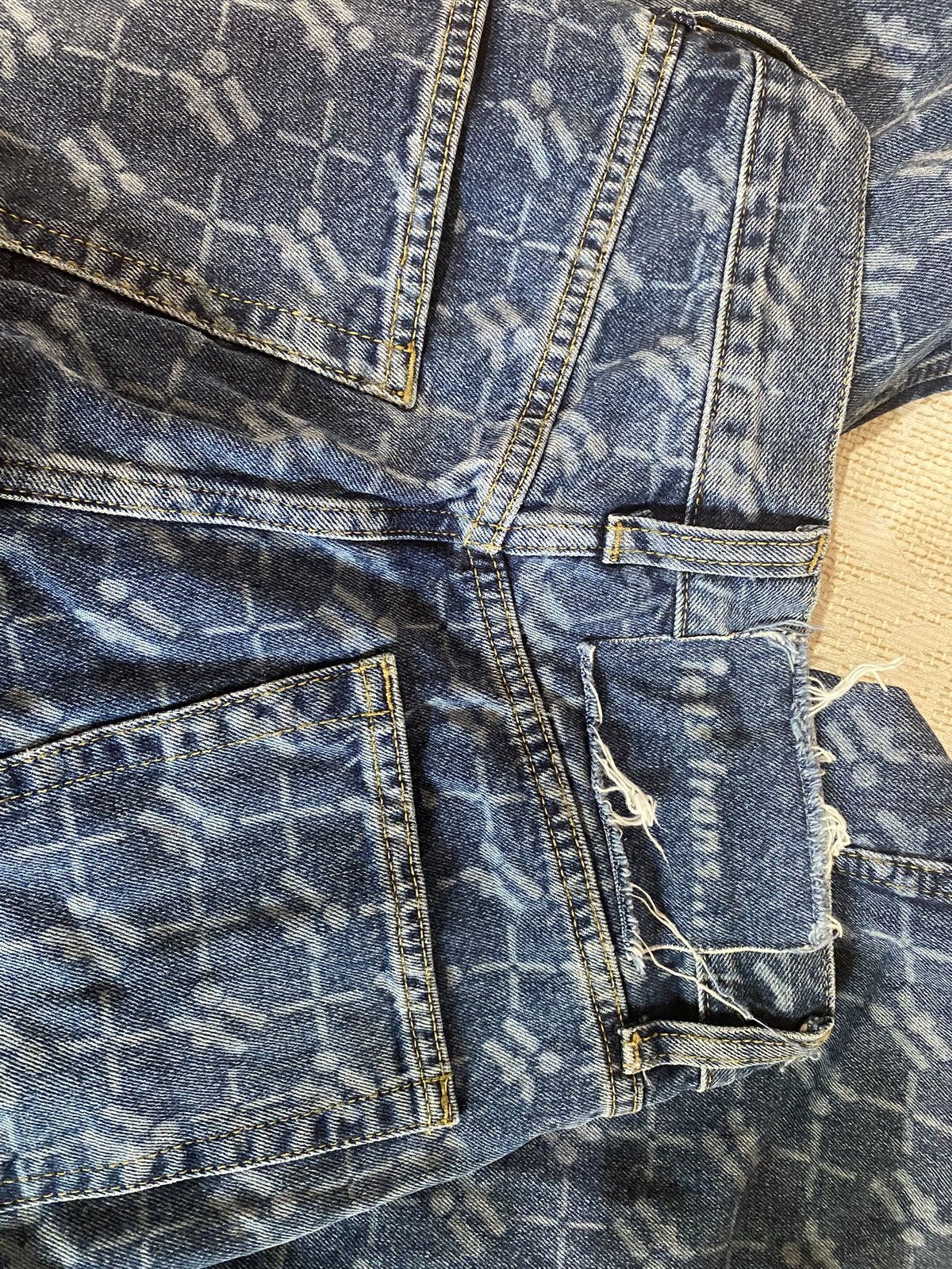 Urban Outfitters Let’s Frans Monogram Modern Boyfriend Wide Leg Jeans Size 28 Size 28" / US 6 / IT 42 - 4 Thumbnail