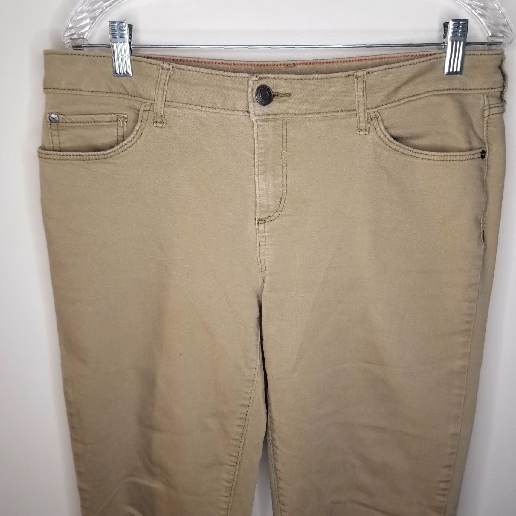 Eddie Bauer VINTAGE Eddie Bauer Women's Pants Size 10 Khaki Beige Slim Straight Chino Slimming Casual Size 32" / US 10 / IT 46 - 2 Thumbnail