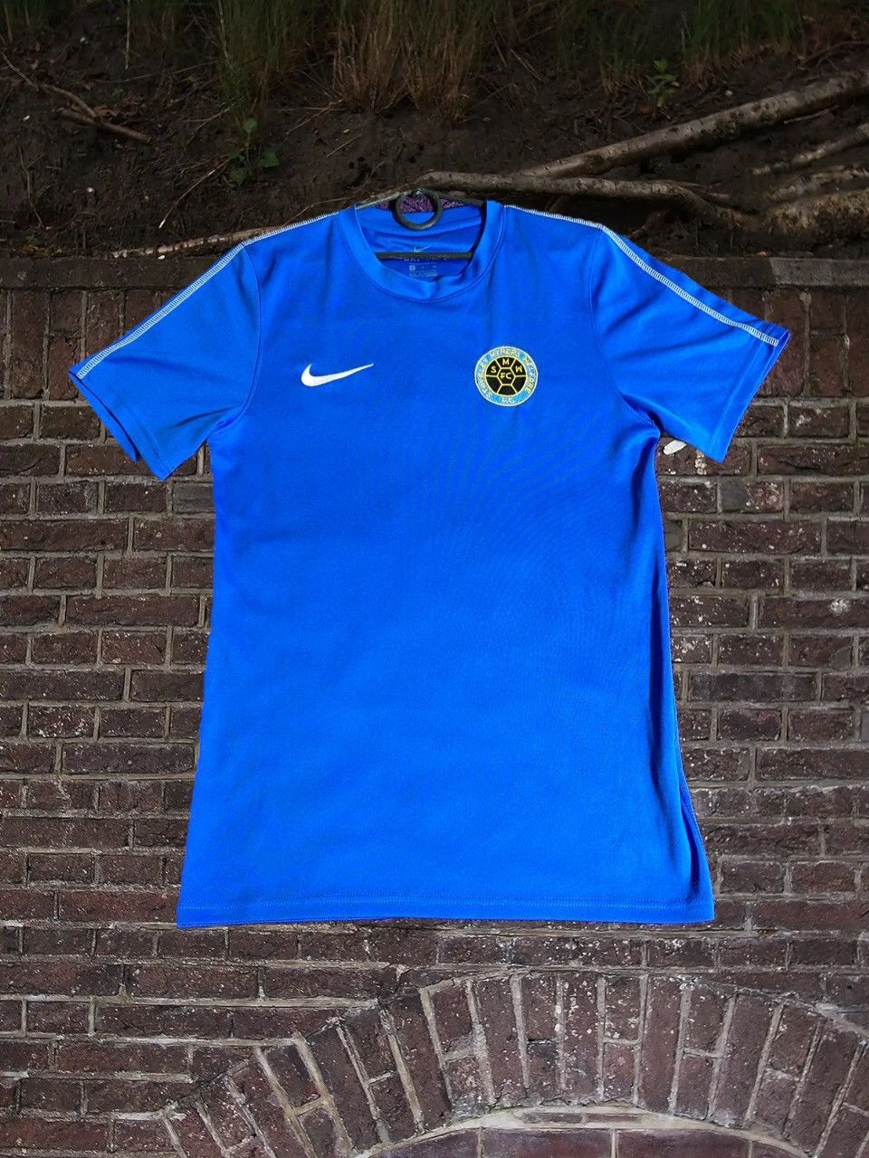 Nike × Vintage Vintage Big Graphic Logo Distressed 90’s tee Size US S / EU 44-46 / 1 - 1 Thumbnail