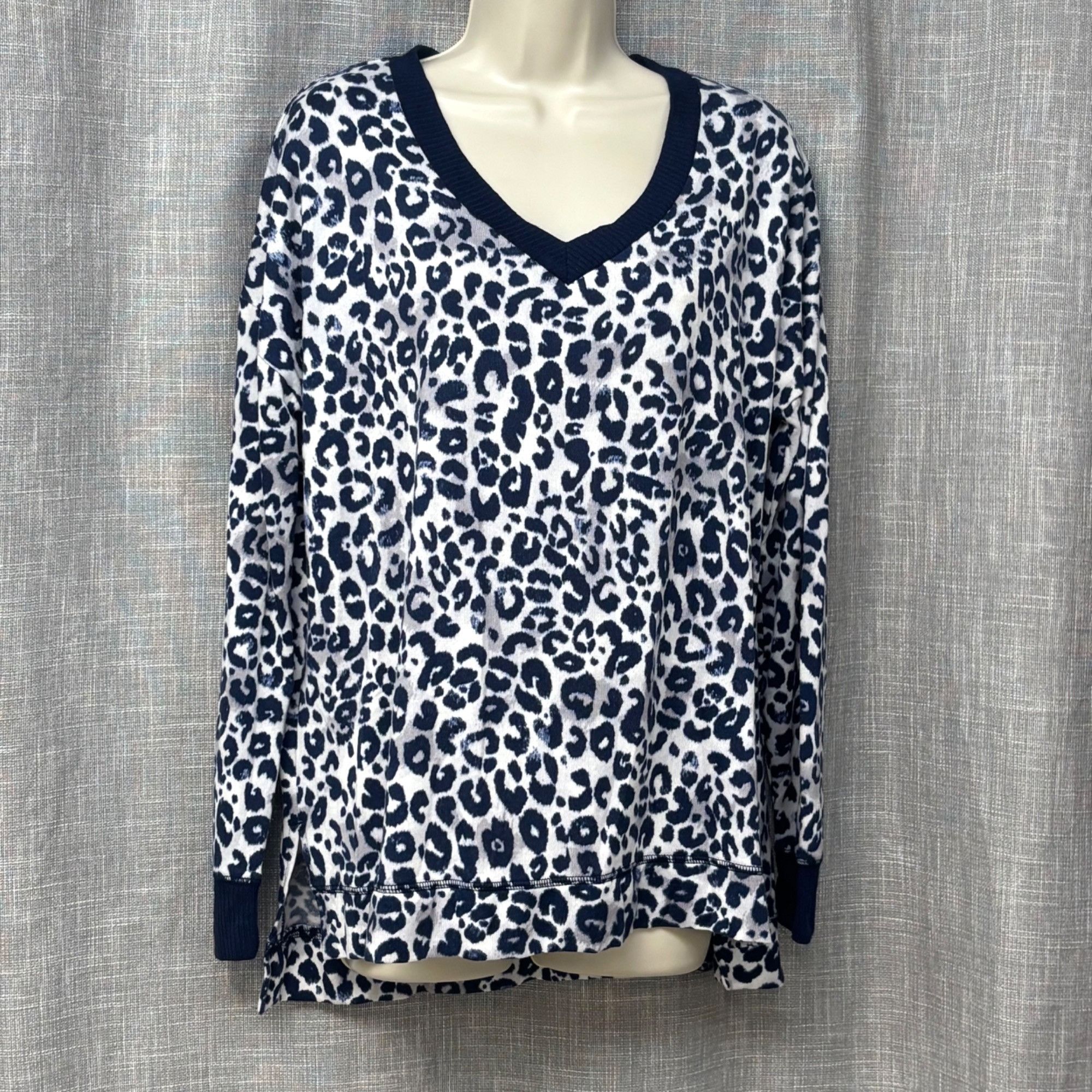 Other Secret Treasures Womens Leopard Print V-Neck, Hi-Low Hem, Lo Size M / US 6-8 / IT 42-44 - 8 Thumbnail