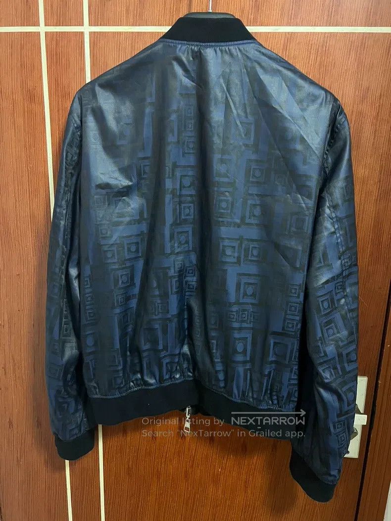 Versace Versace The front and back sides are full of printed jacke Size US L / EU 52-54 / 3 - 2 Thumbnail