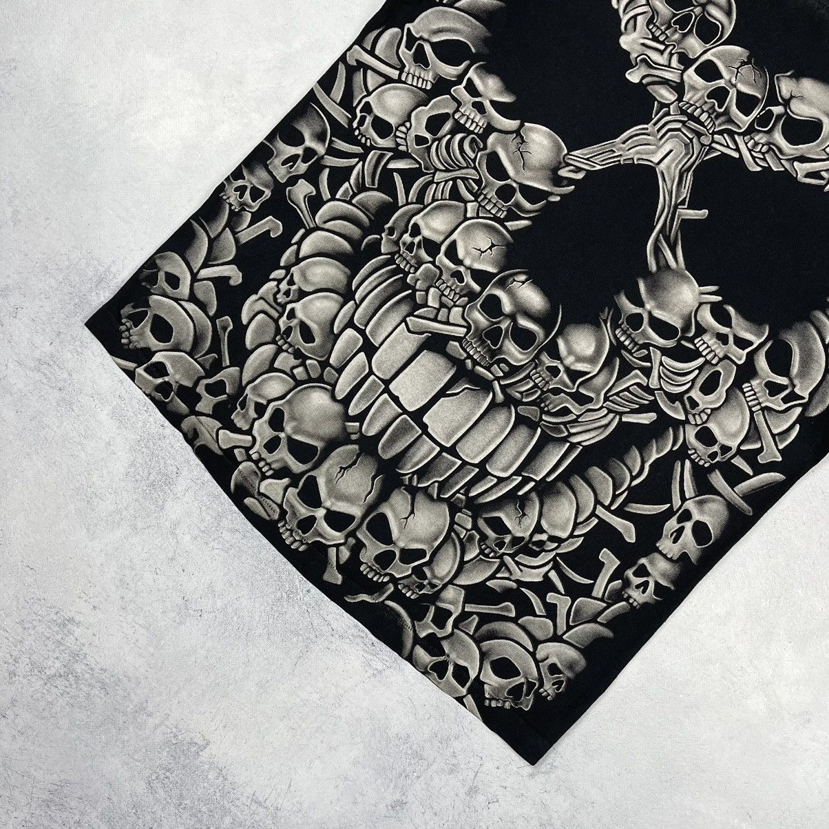 Vintage Vintage Skulls All Over Print rare single stitch T shirt 90s Size US M / EU 48-50 / 2 - 16 Thumbnail