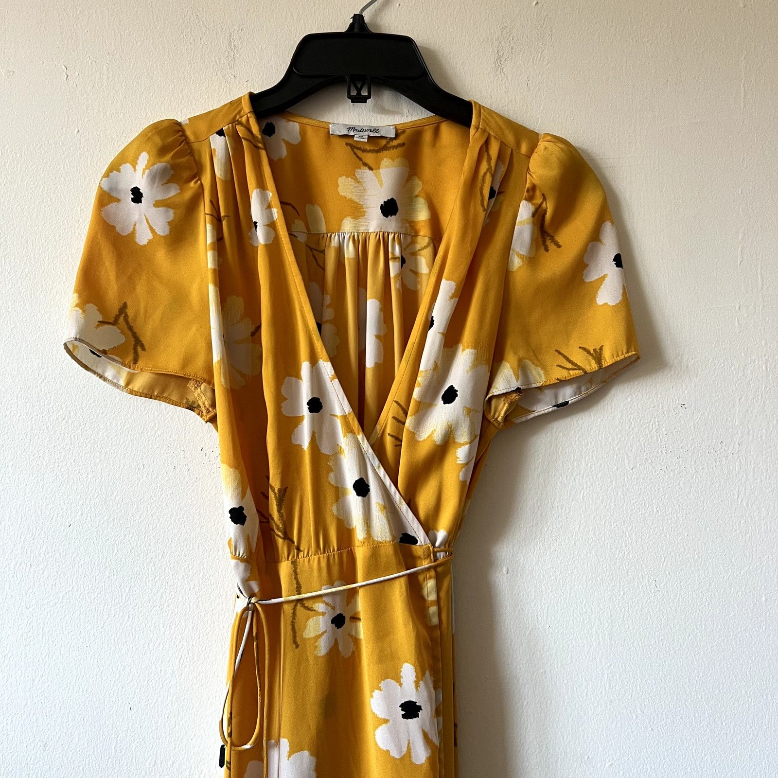 Madewell Madewell Puff-Sleeve Wrap Midi Dress Floral size XS J3 Size XS / US 0-2 / IT 36-38 - 5 Thumbnail