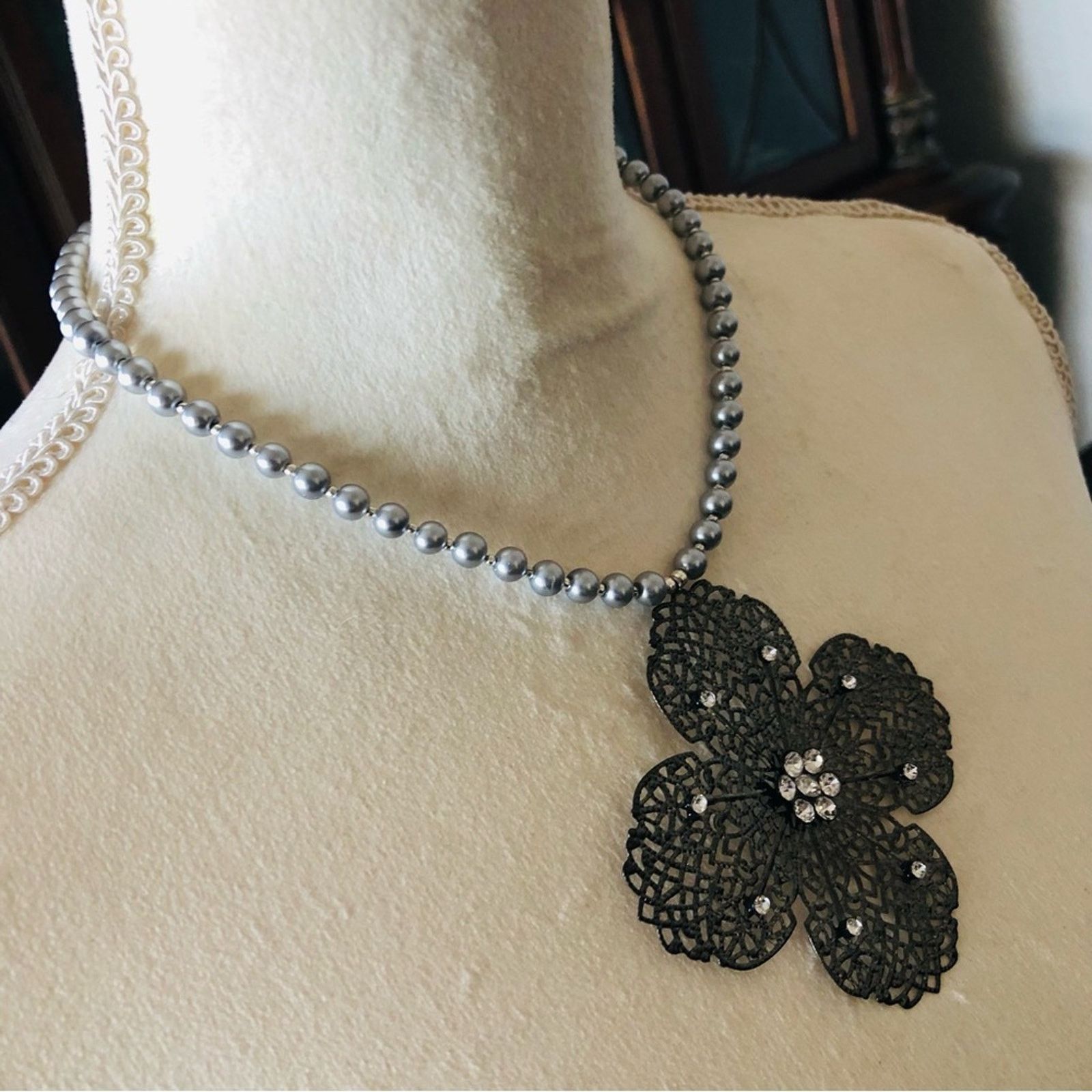 Handmade Handcrafted repurpose large filigree floral Pearl necklace Size ONE SIZE - 4 Thumbnail