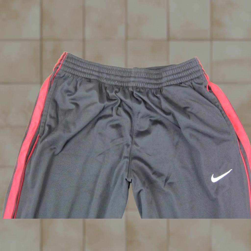 Nike Nike Track Pants Mens M Black Athletic 90s Windbreaker Swoosh Baggy Sweat Pants Vintage 90s Nike Mens Track Pants Black M Size US 26 / EU 42 - 1 Thumbnail