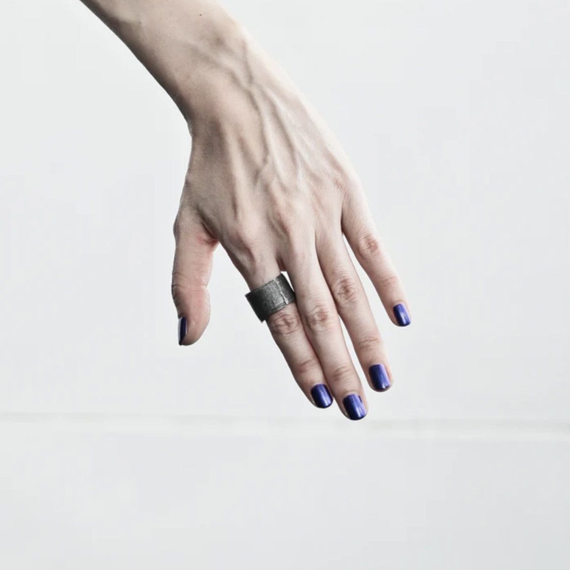 DETAJ DETAJ BANDAGE FIT RING / BLACK Size ONE SIZE - 4 Thumbnail