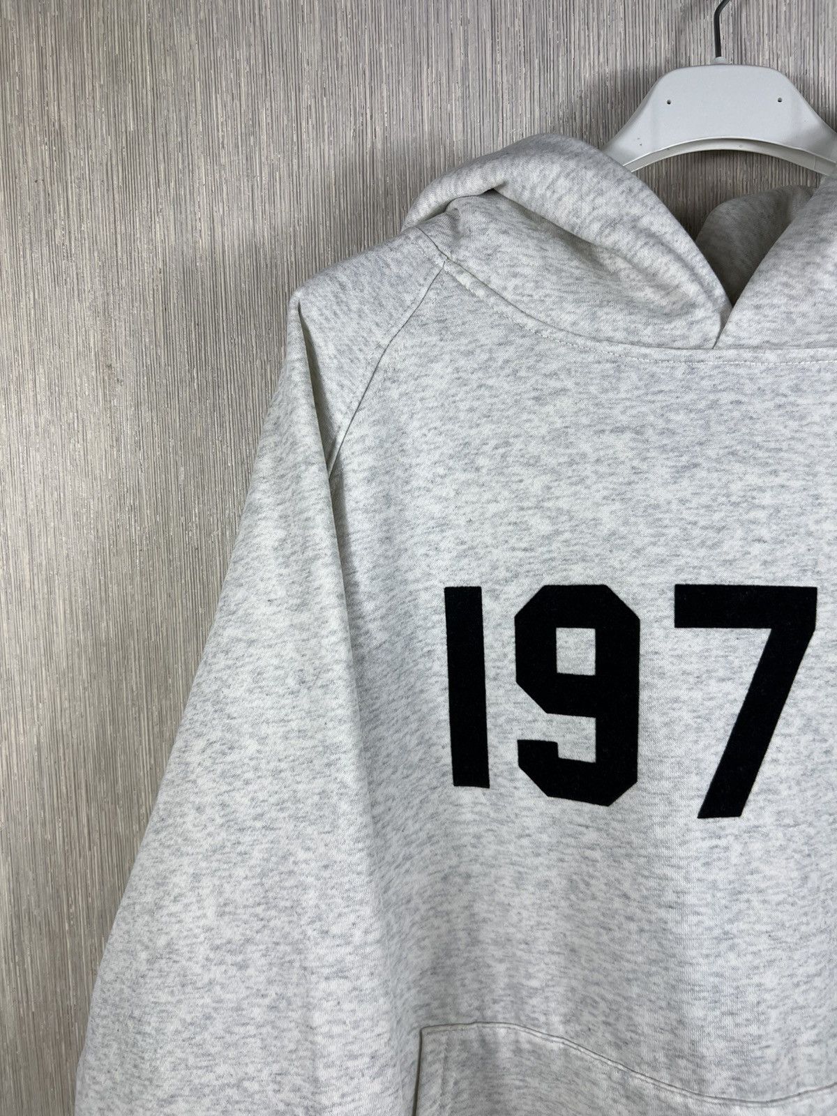 Fear of God Fear of God essentials 1977 velvet logo light gray hoodie Size US S / EU 44-46 / 1 - 6 Thumbnail