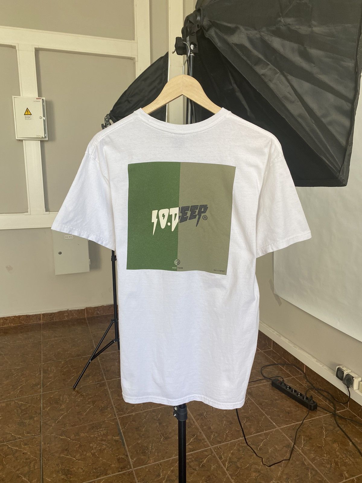 10 Deep 🇺🇸 Vintage Y2K 10 Deep Skateboarding T-Shirt Rare Retro Size US M / EU 48-50 / 2 - 1 Thumbnail