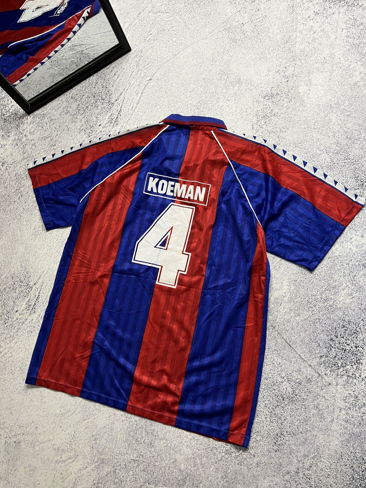 Vintage Vintage Barcelona 90’s Home Soccer Jersey Koeman #4 Size US L / EU 52-54 / 3 - 15 Thumbnail