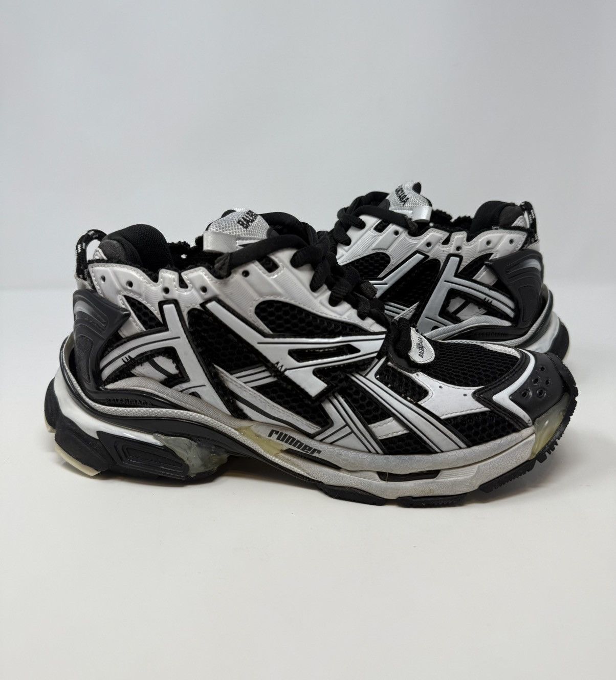 Balenciaga Balenciaga Runner Sneaker Black/White Size US 8 / EU 41 - 1 Thumbnail