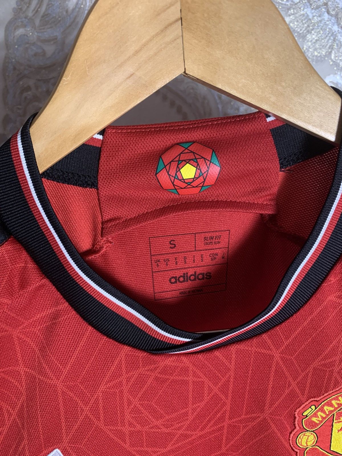 Adidas VINTAGE ADIDAS FC MANCHESTER UNITED ENGLAND SOCCER JERSEY Size US S / EU 44-46 / 1 - 3 Thumbnail
