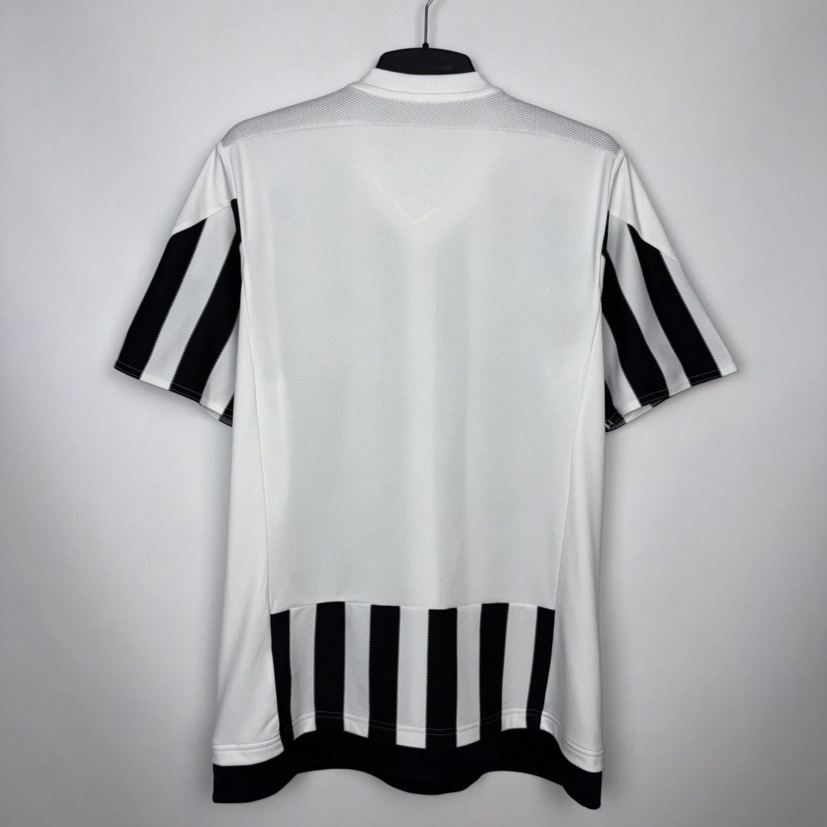 Adidas JUVENTUS 2015 2016 HOME FOOTBALL SHIRT SOCCER JERSEY ADIDAS Size US M / EU 48-50 / 2 - 2 Thumbnail