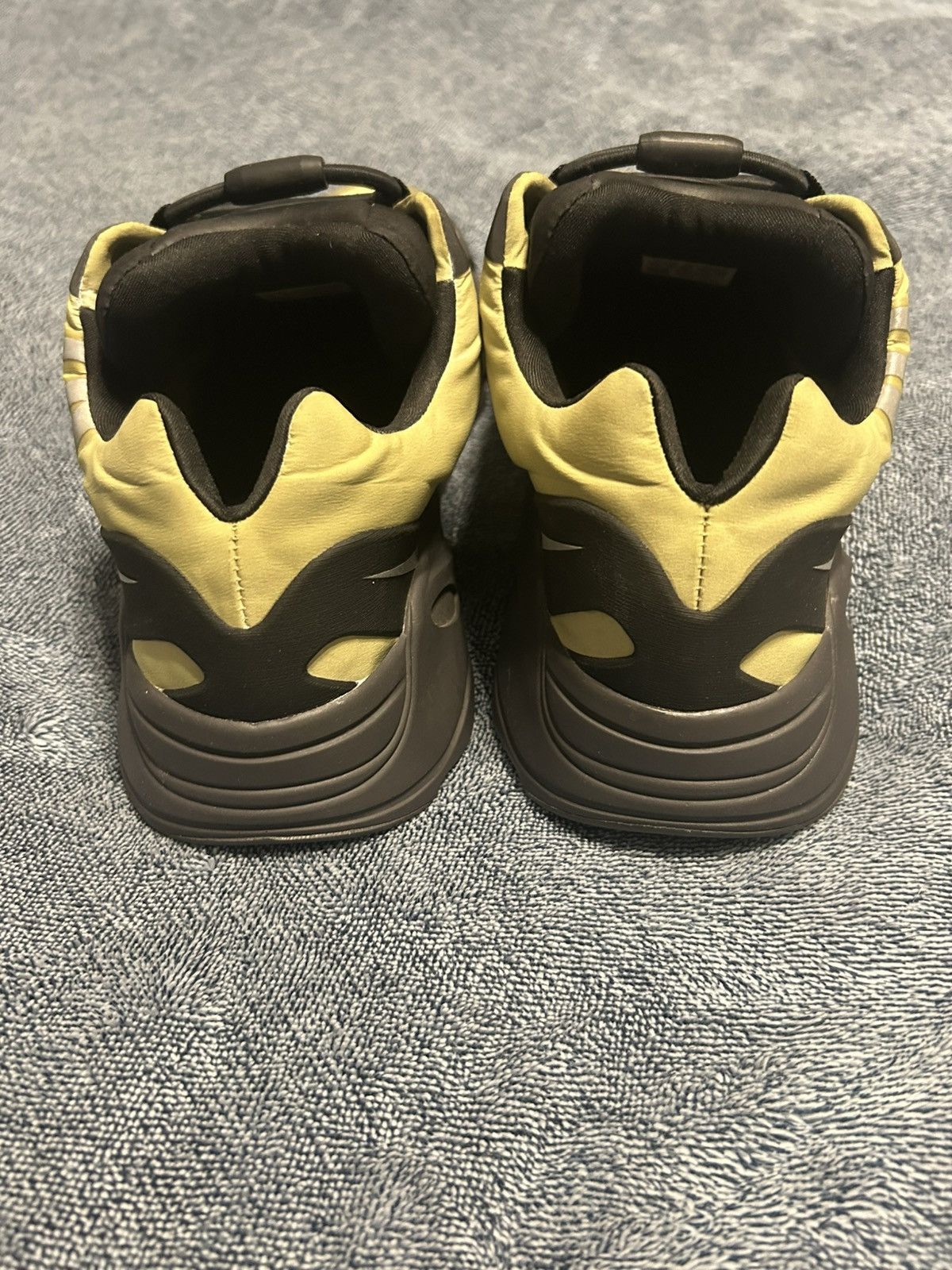Yeezy Yeezy 700 mnvn resin 9/10 condition Size US 10.5 / EU 43-44 - 4 Thumbnail
