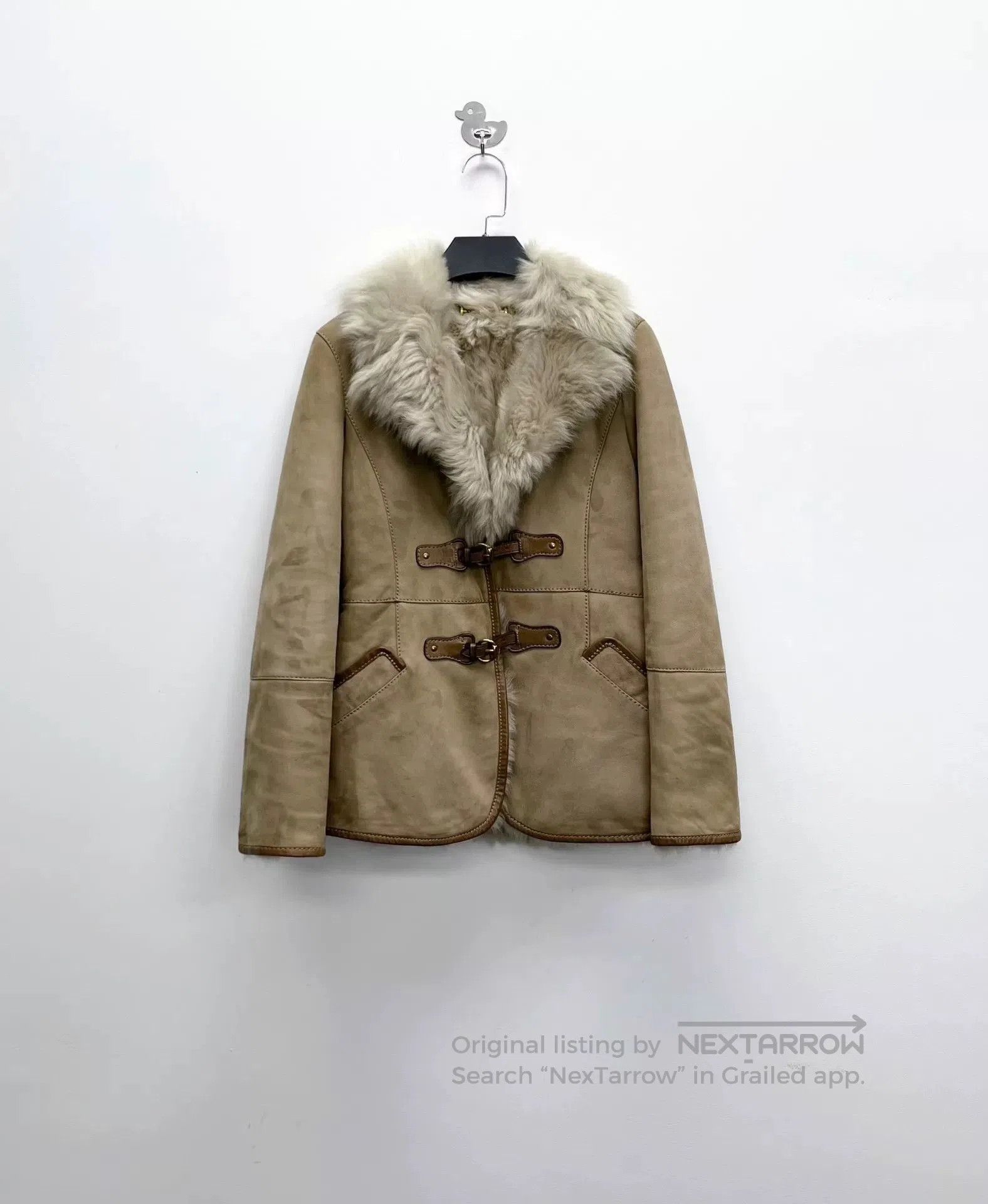 Gucci luxurious beige shearling jacket with gold chain. Size S / US 4 / IT 40 - 1 Thumbnail
