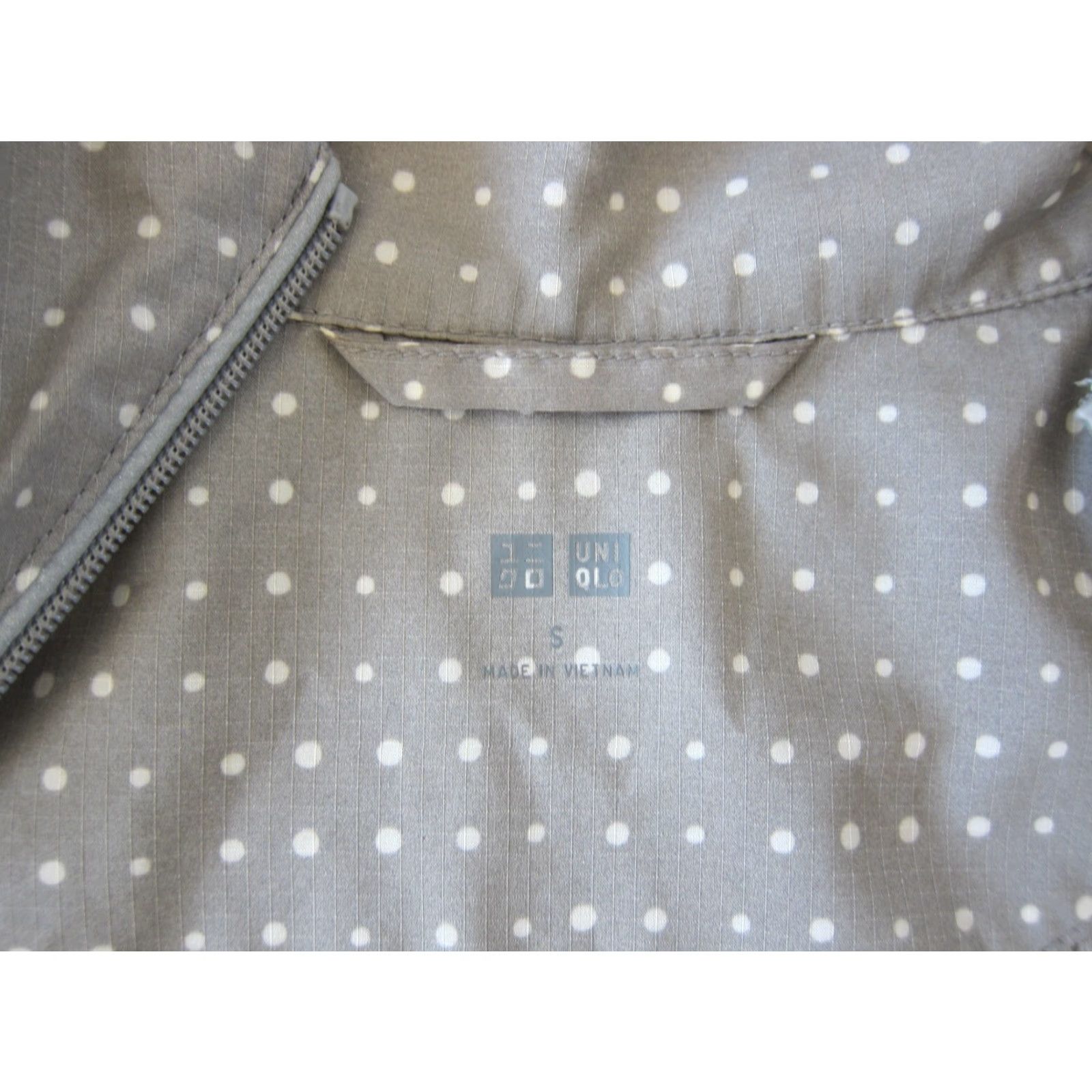 Uniqlo Uniqlo Jacket Women Small Windbreaker Full Zip Hooded Lightweight Grey White Polka Dot 100% Polyester Activewear Size S / US 4 / IT 40 - 3 Thumbnail