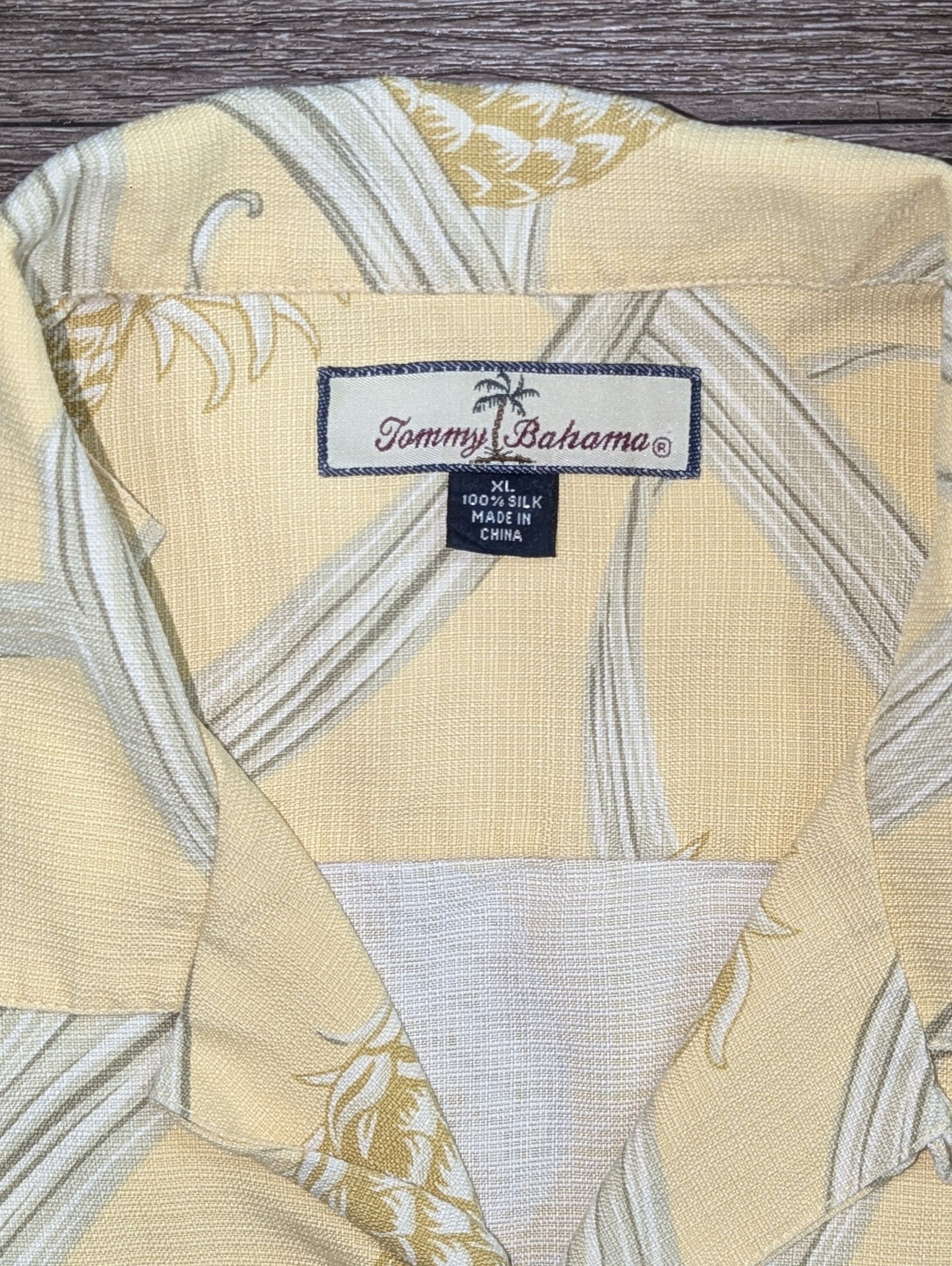 Tommy Bahama Tommy Bahama 100% silk pineapples Hawaiian shirt - SIZE XL Size US XL / EU 56 / 4 - 4 Thumbnail