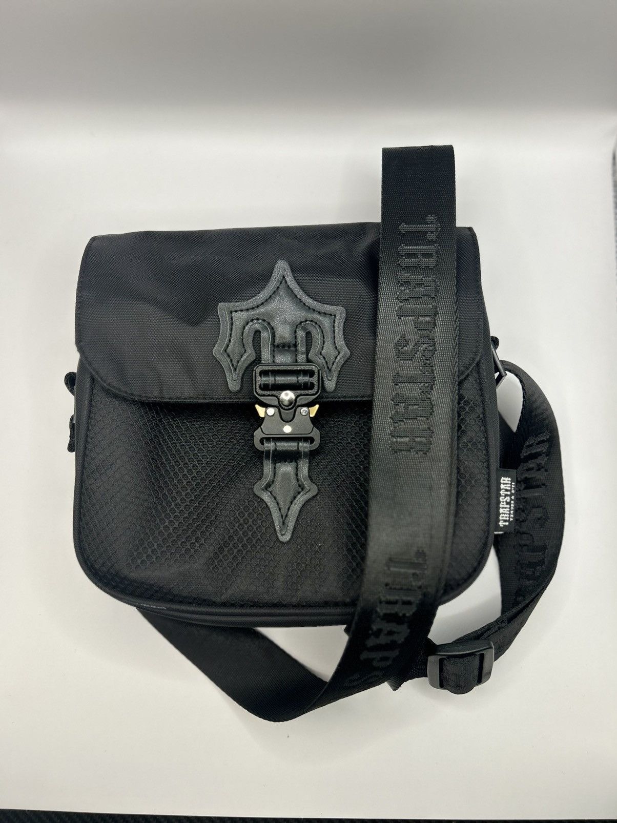 Trapstar London Crossbody Side Bag "Blackout"