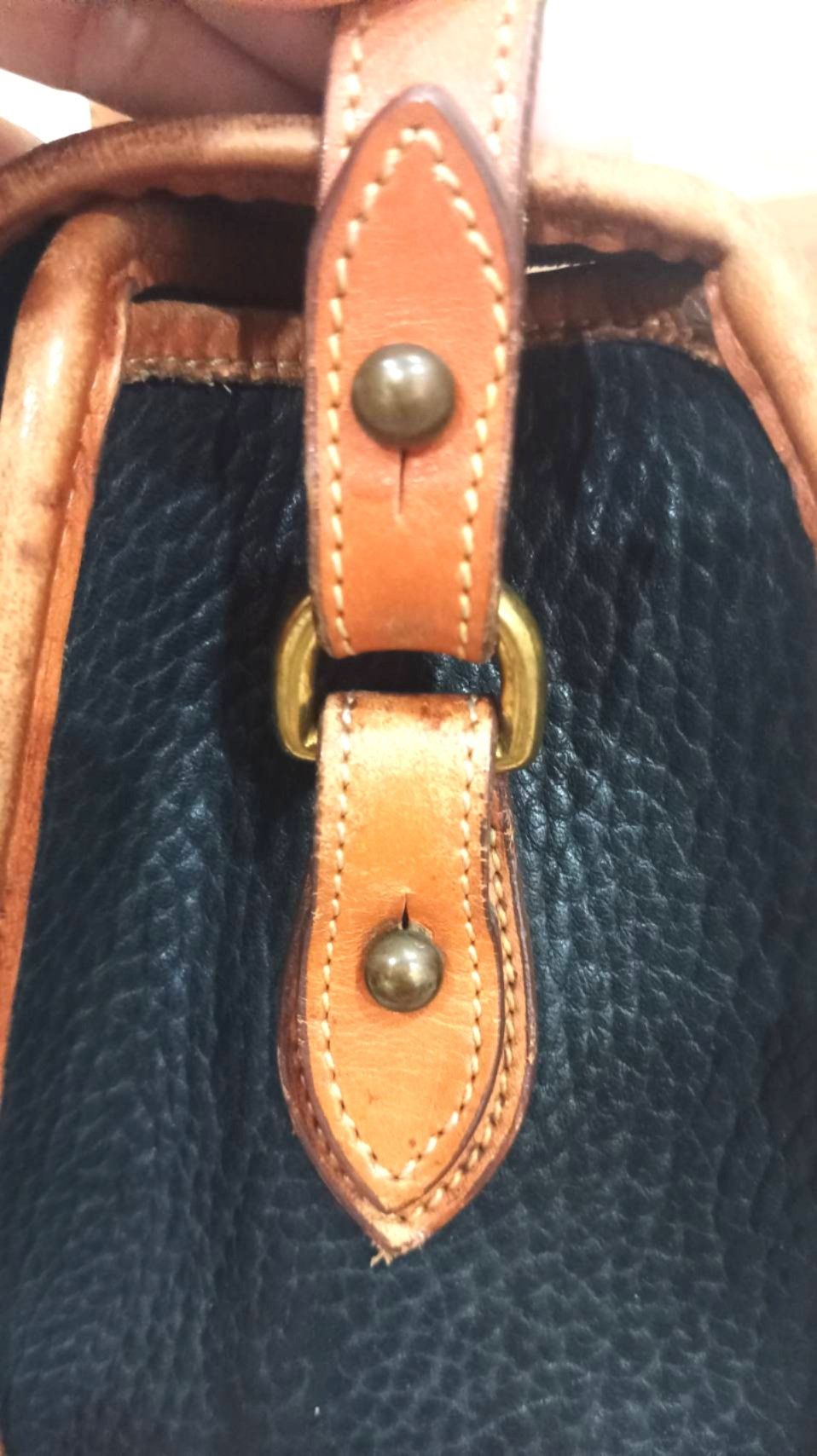 Vintage Dooney and Bourke: Essex crossbody