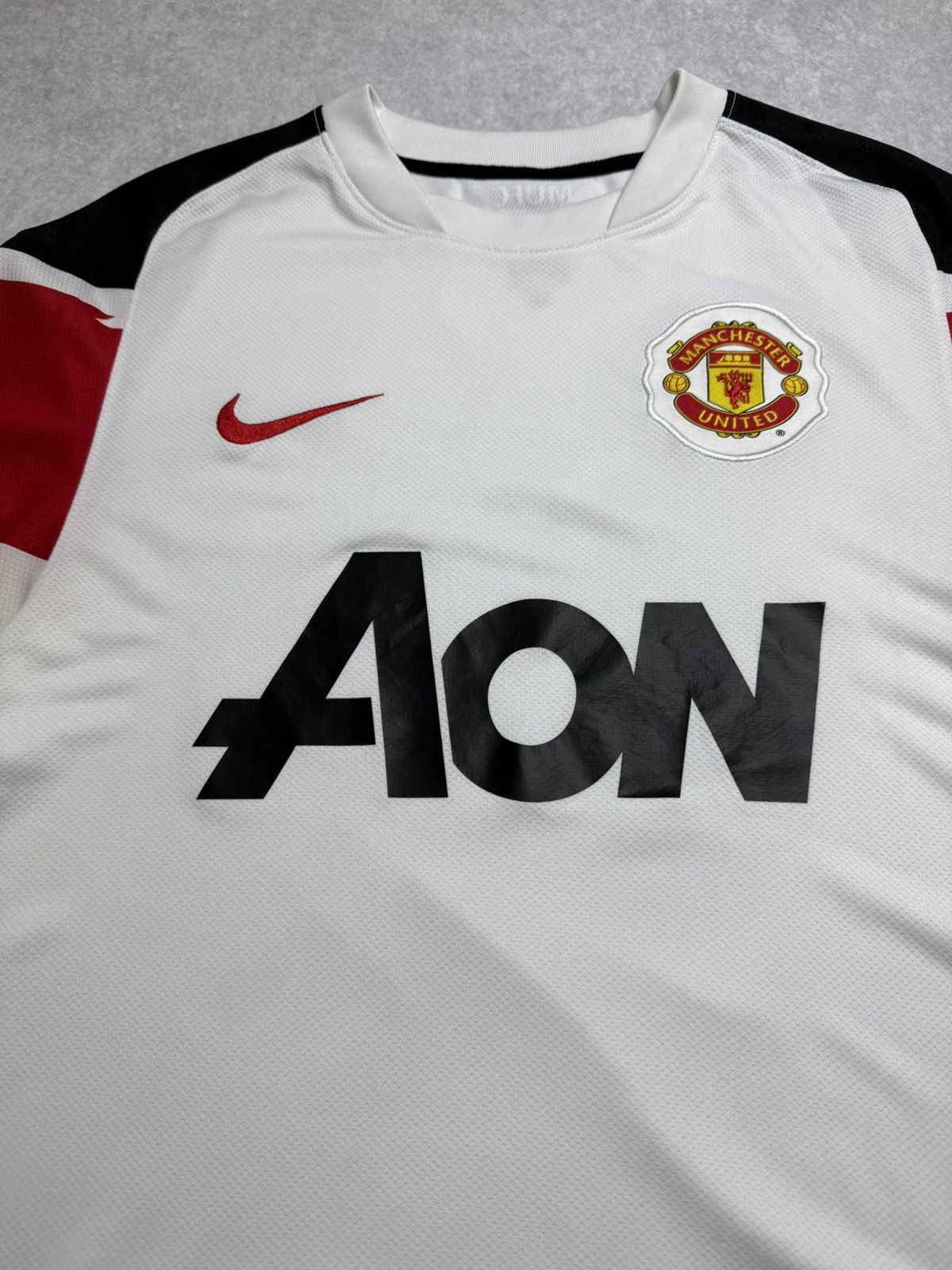 Nike 2010-11 Manchester United Nike Aon Football Shirt white S Size US S / EU 44-46 / 1 - 5 Thumbnail