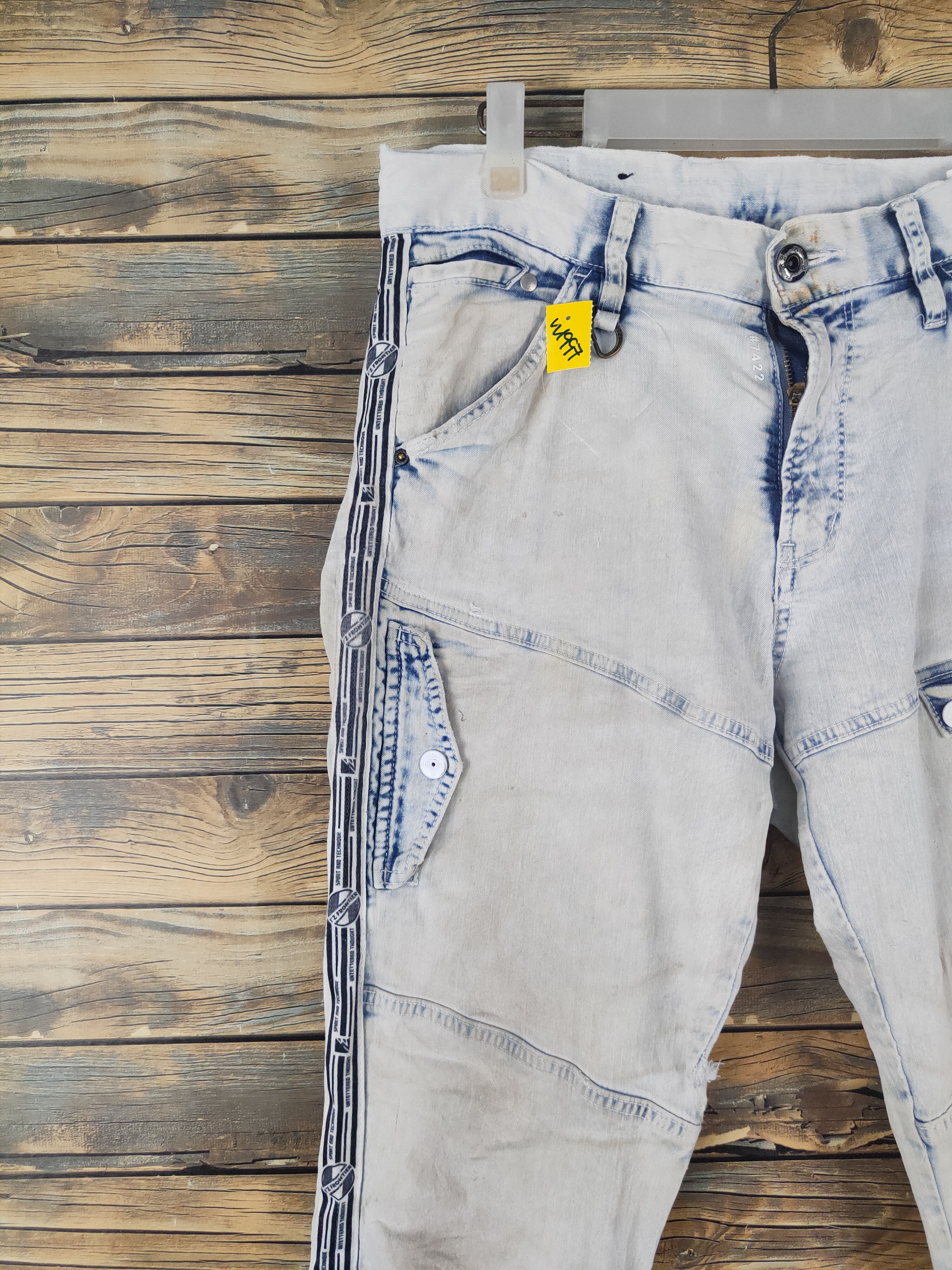 Japanese Brand I'z Frontier Light Blue Distressed Ripped Soft Jeans #W1997 Size US 32 / EU 48 - 3 Thumbnail