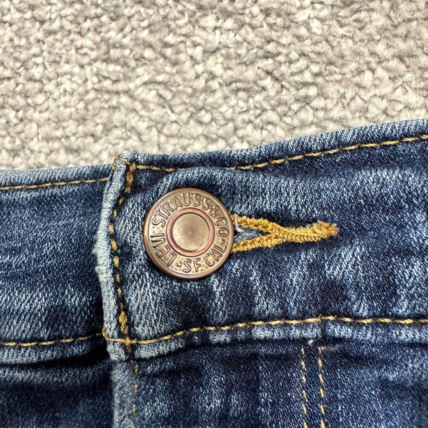 Levi's Levi's Jeans Classic Straight 5-Pocket Denim Womens 4M Blue Medium Wash Stretch 28x29 Adult Regular TS TS? Size 28" / US 6 / IT 42 - 5 Thumbnail