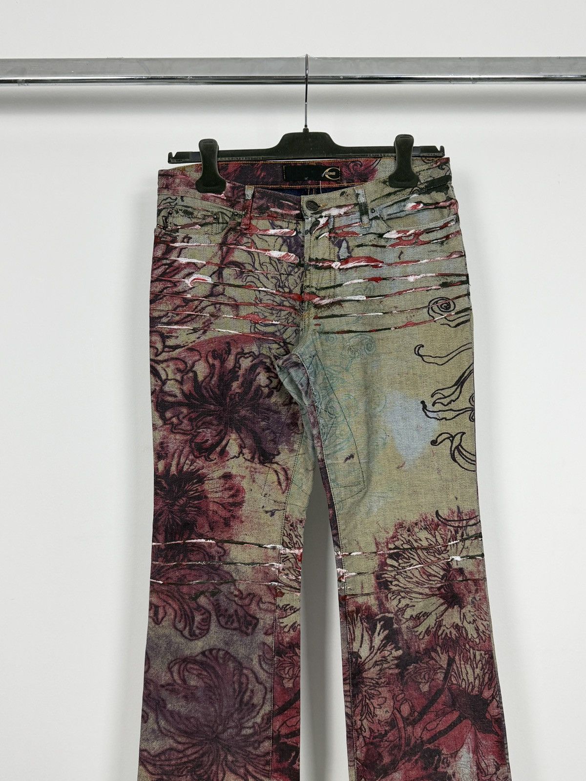 Roberto Cavalli Roberto Cavalli 2000’s Flared Floral Slashed Tattoo Jeans Size 28" / US 6 / IT 42 - 3 Thumbnail