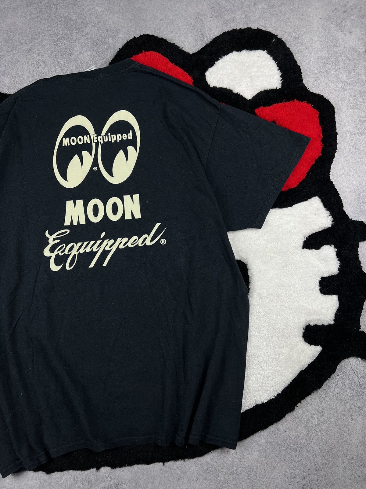 Vintage Vintage 90s Mooneyes Equipped USA Retro Big Logo Y2K Tee Size US XL / EU 56 / 4 - 3 Thumbnail