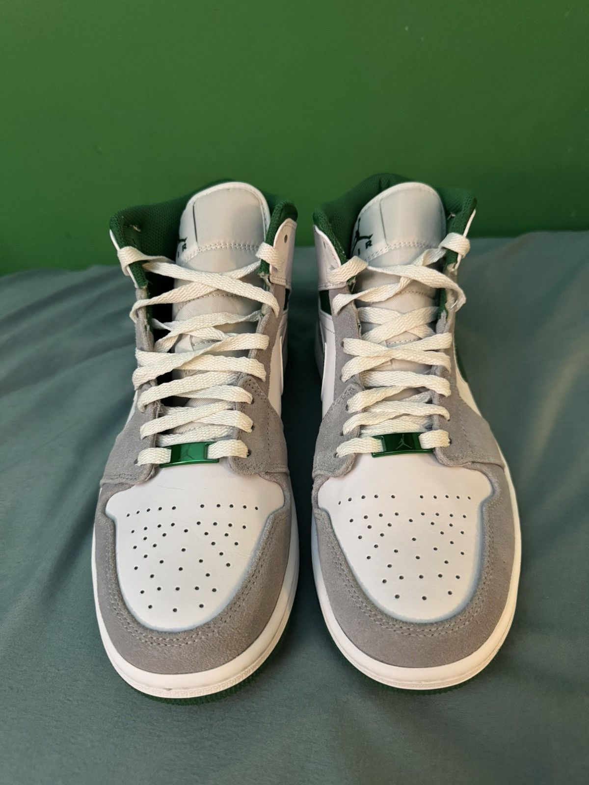 Nike Jordan 1 mid grey green 2021 Size US 9 / EU 42 - 4 Thumbnail