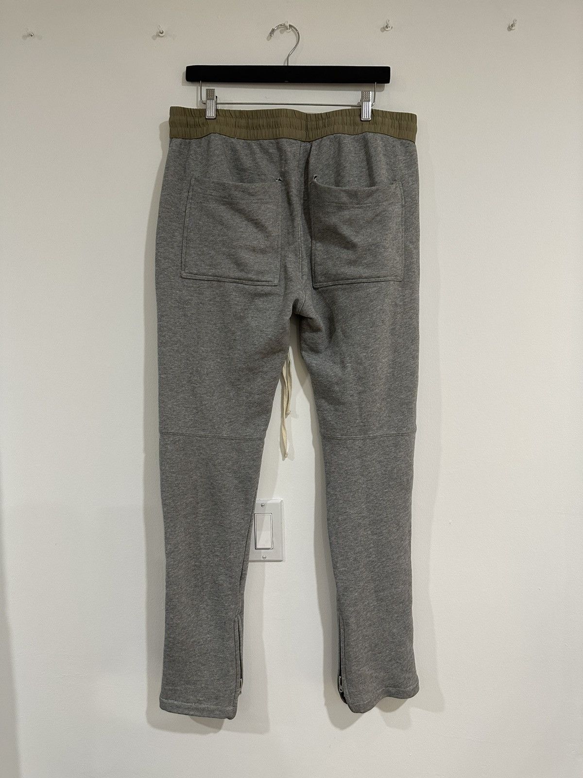 Essentials × FOG × Fear of God FOG essentials OG sweatpants Size US 34 / EU 50 - 2 Thumbnail