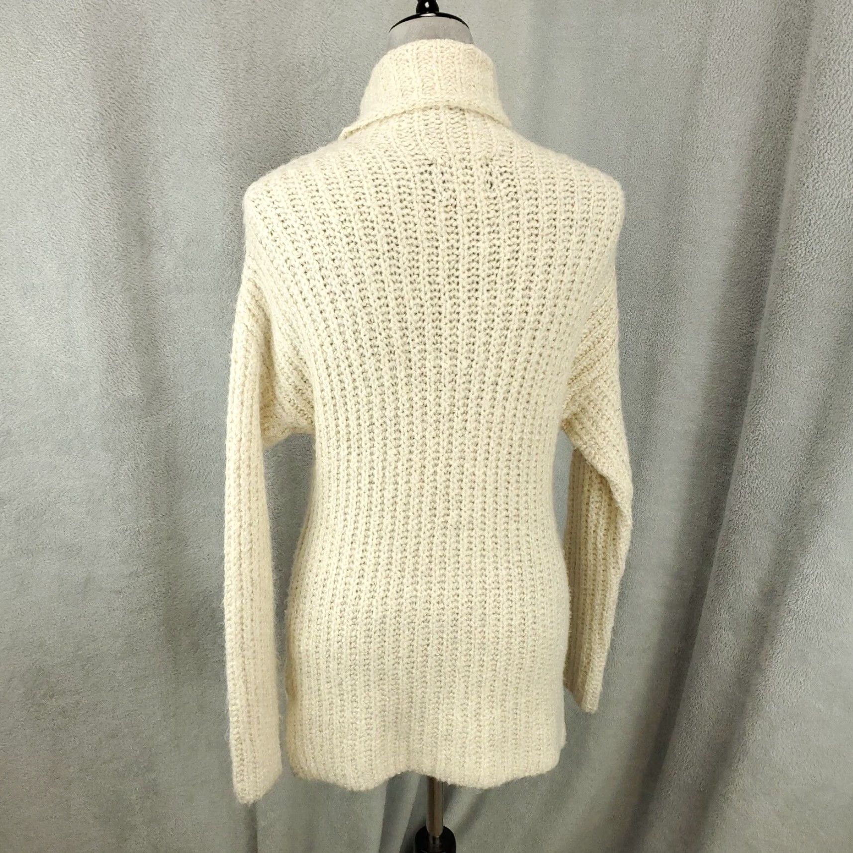 Abercrombie & Fitch Abercrombie & Fitch Sweater Womens XS Wool Blend Cream Long Sleeve Turtleneck Size XS / US 0-2 / IT 36-38 - 3 Thumbnail