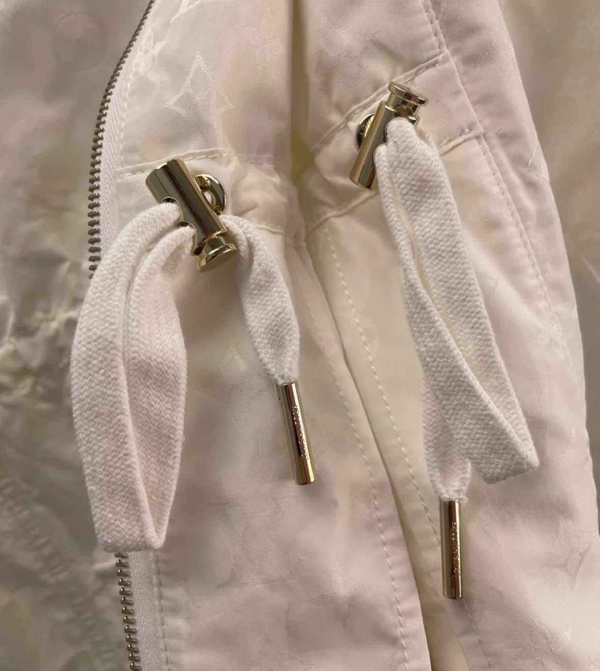 Louis Vuitton Louis Vuitton Off white full printed logo hooded jacket Size US S / EU 44-46 / 1 - 6 Thumbnail