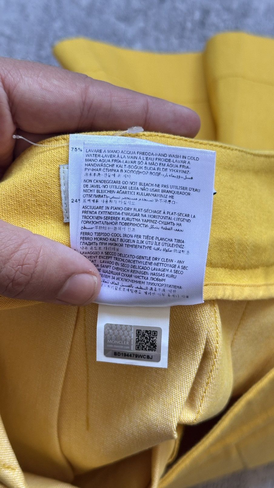Moncler Women's Moncler Gonna A Portafoglio Yellow Mini Skirt Size 30" / US 8 / IT 44 - 13 Thumbnail