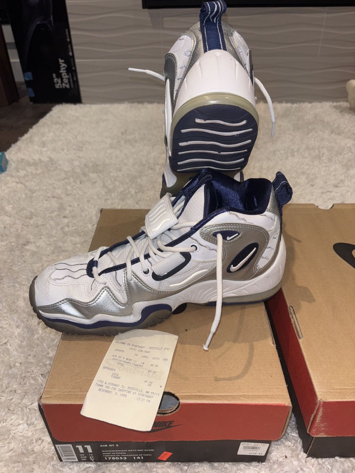 Nike OG 1998 Nike Air DT 5 Size 11 Deion Sanders-Dallas Cowboys Size US 11 / EU 44 - 8 Thumbnail