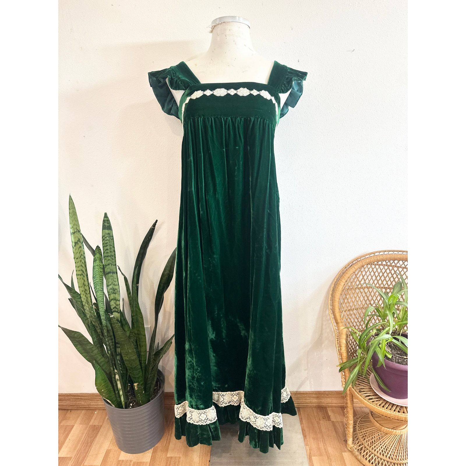 green emerald velvet dress Vintage 1960s White Crochet Lace Empire Waist Dress main image 0