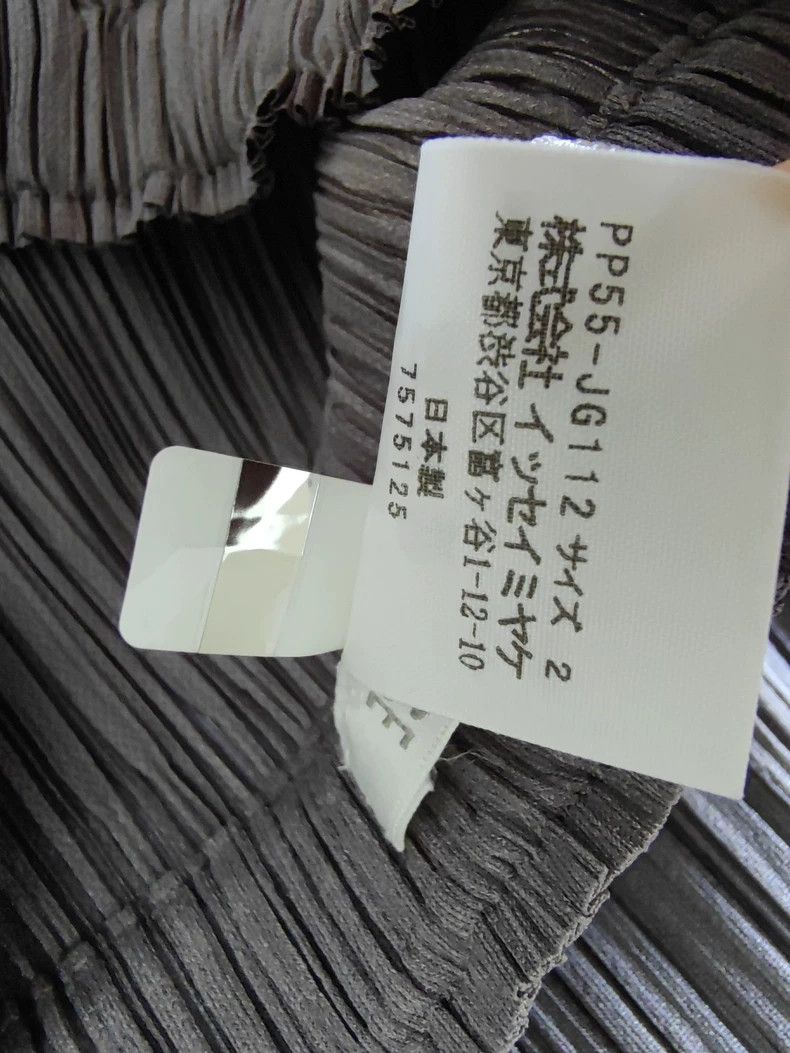 Issey Miyake issey miyake size:2 Dark grey half skirt Size 42" / US 20 - 3 Thumbnail