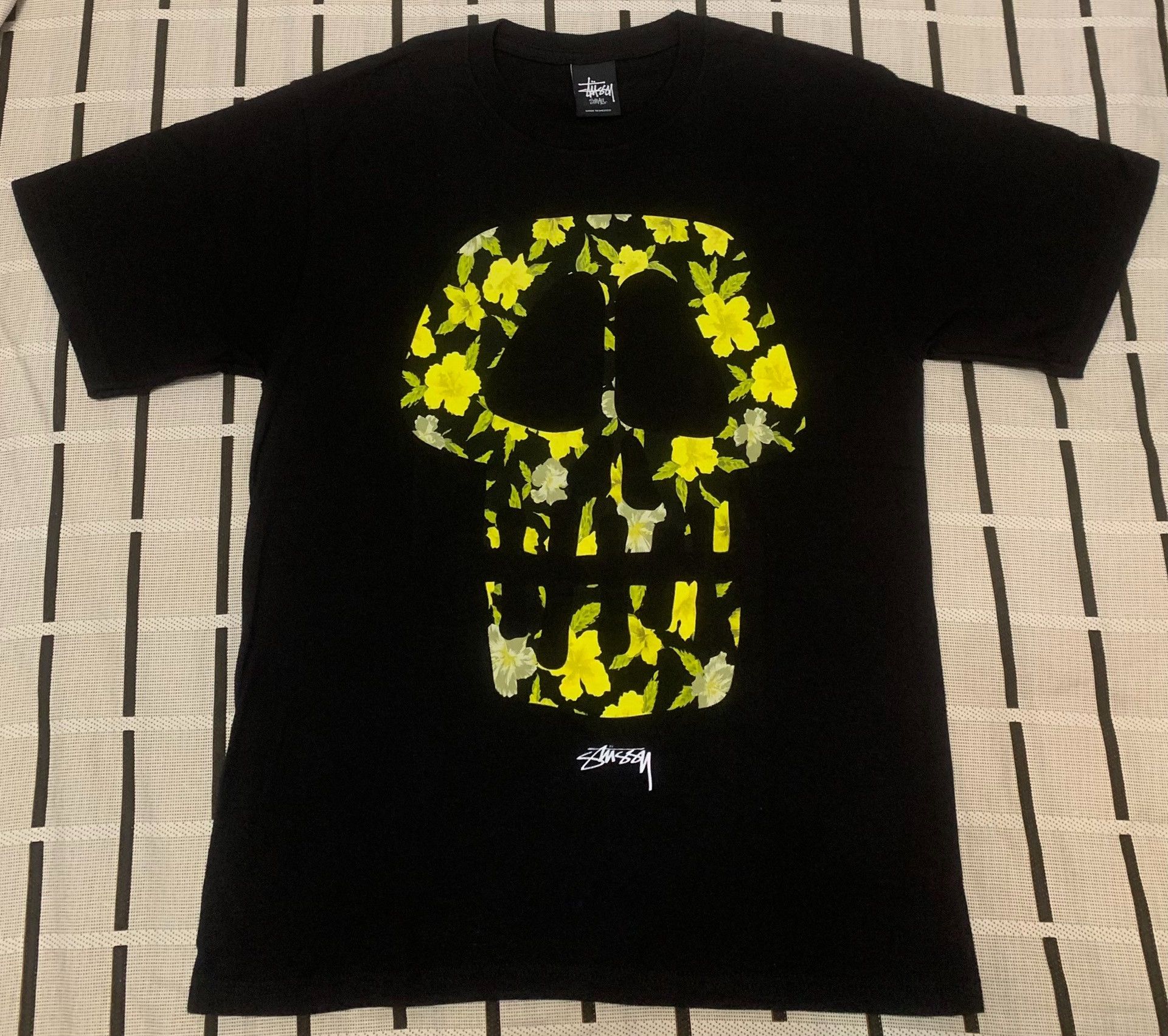 Stussy Stussy Floral T-Shirt S Men Size US S / EU 44-46 / 1 - 1 Thumbnail