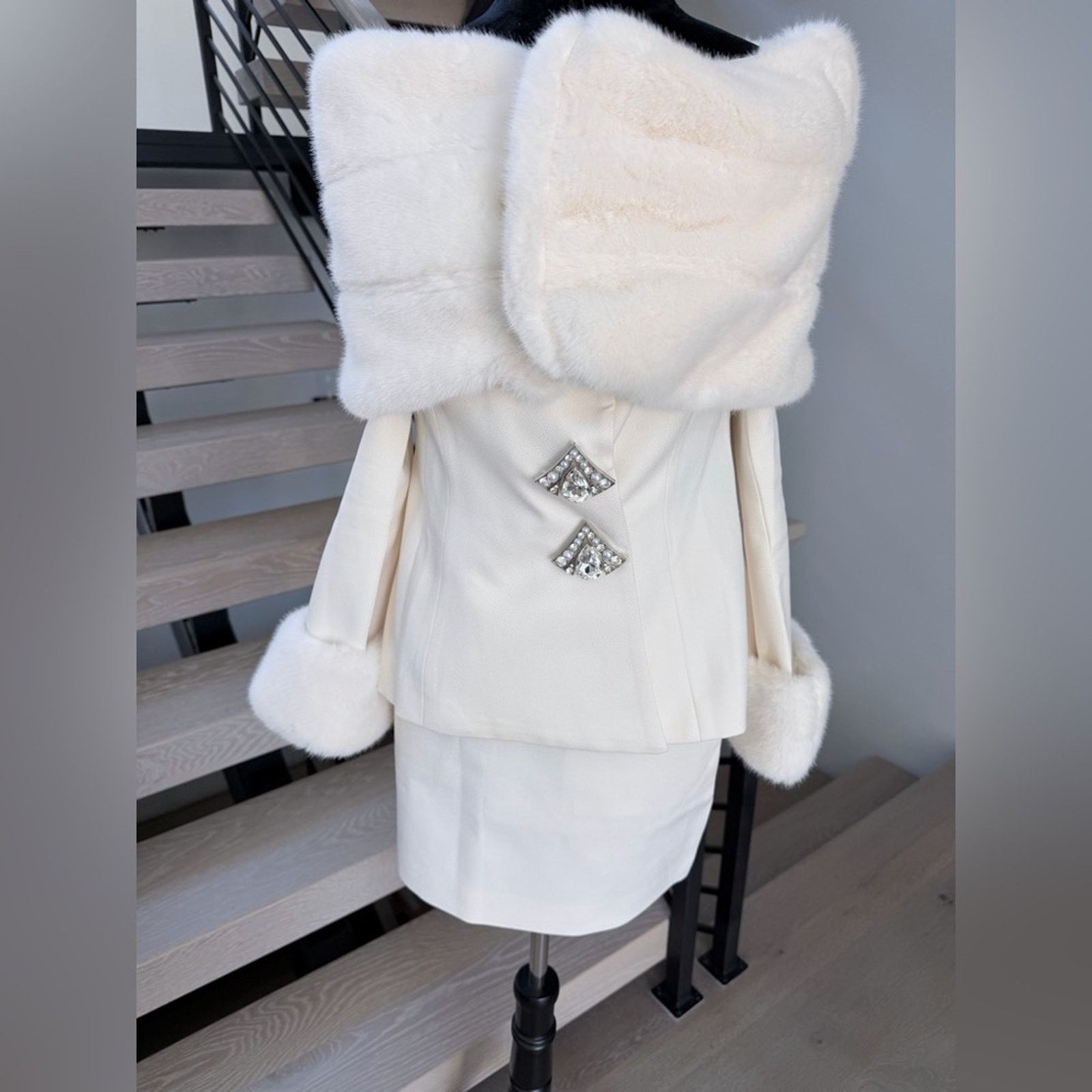 Other Old Money Jessica Bara White Faux Fur Jacket & Skirt size S Size XS / US 0-2 / IT 36-38 - 7 Thumbnail