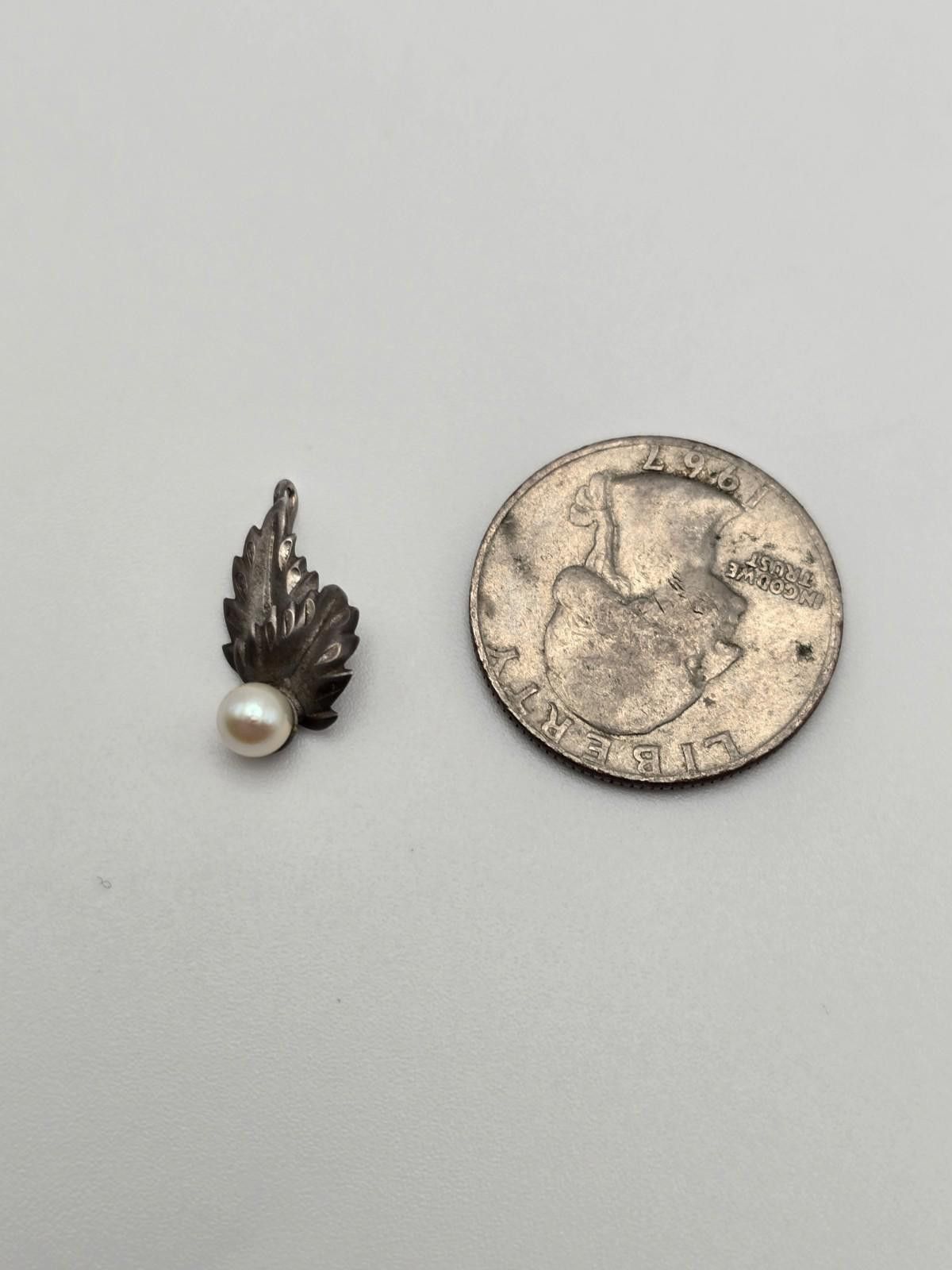 Sterling Silver Vintage DEC Sterling Leaf Pendant with Pearl Size ONE SIZE - 4 Thumbnail